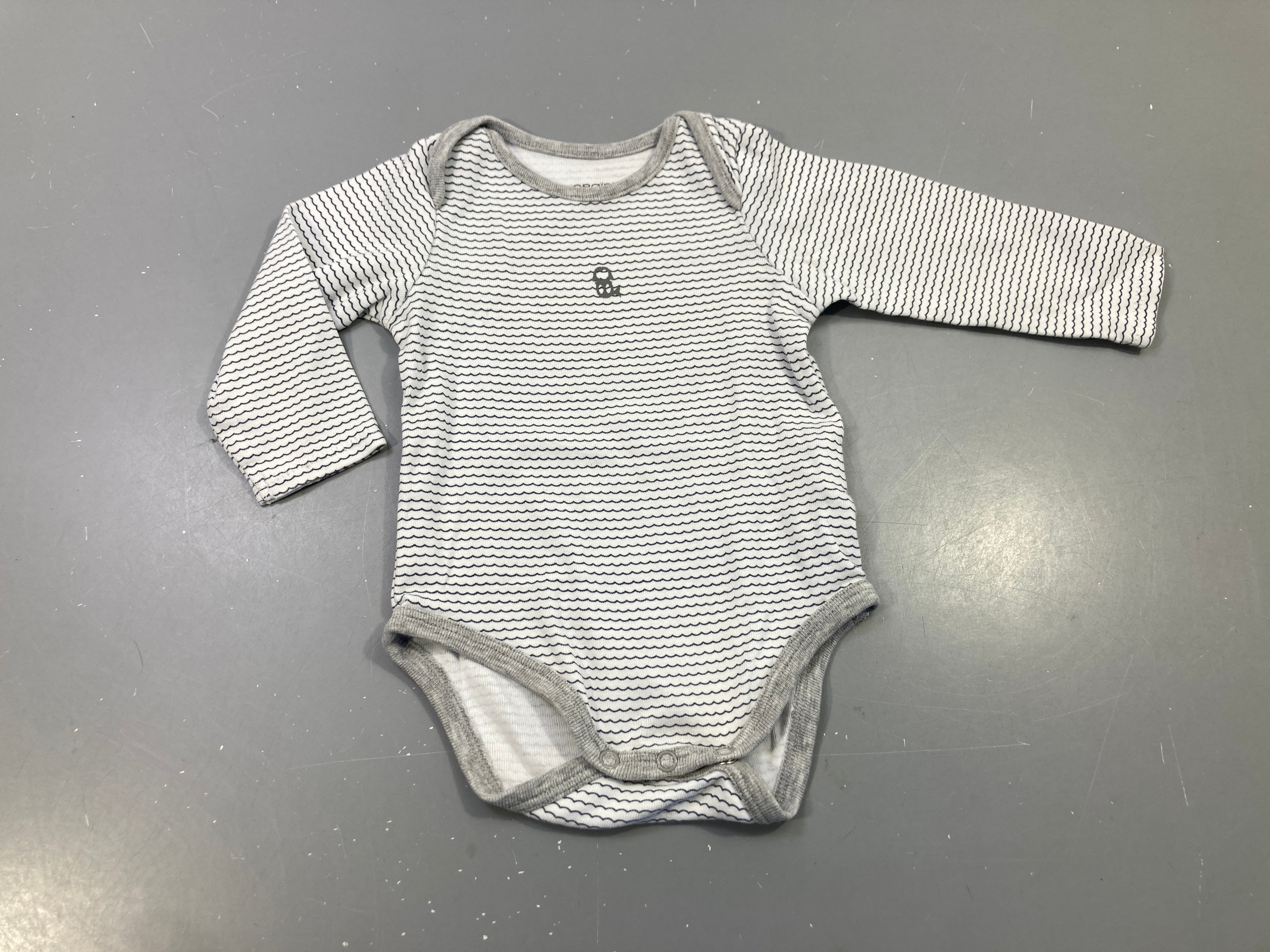 Body m.l blanc et gris , vagues bleues