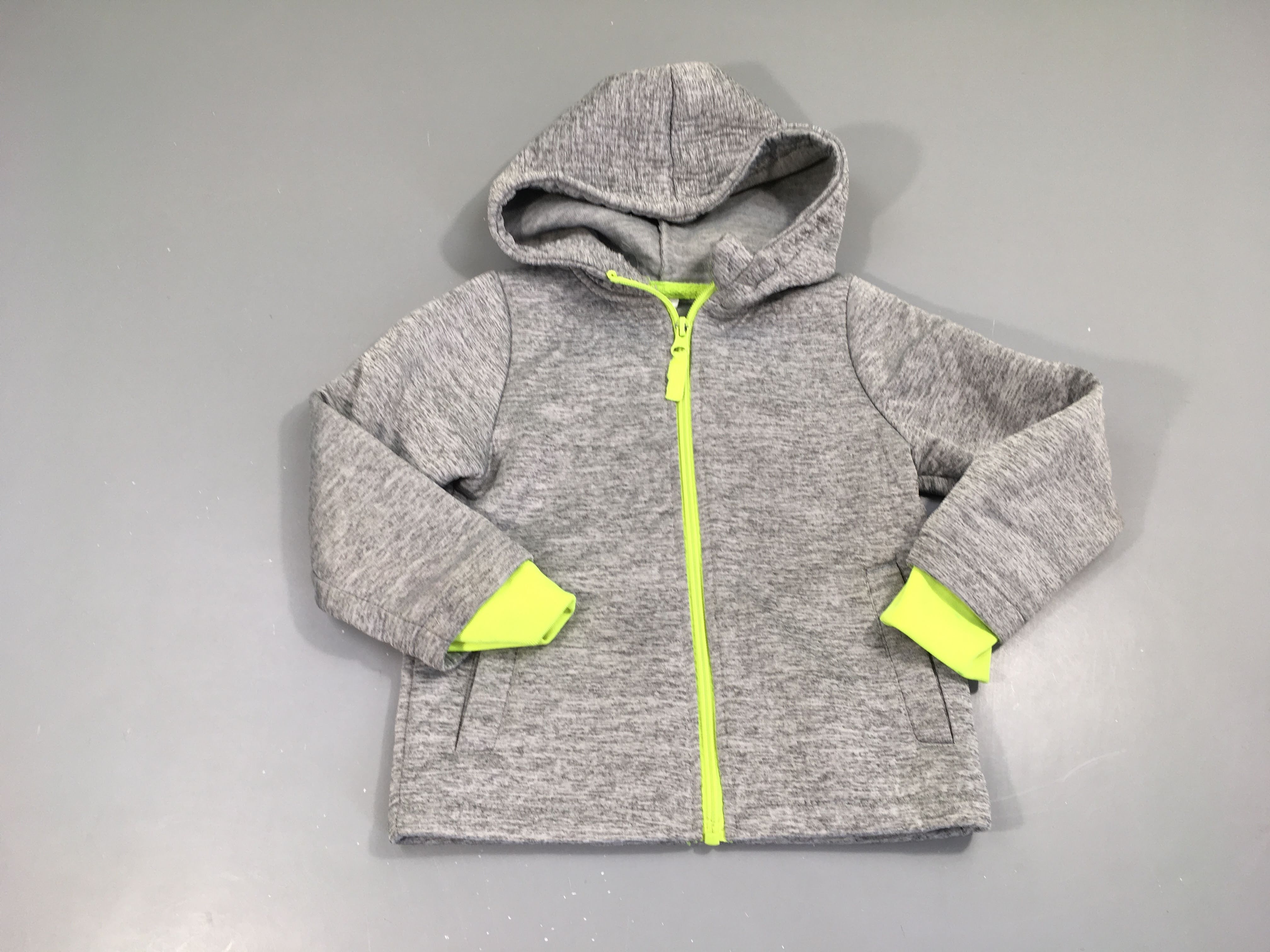 Sweat zippé à capuche gris chiné triette fluo