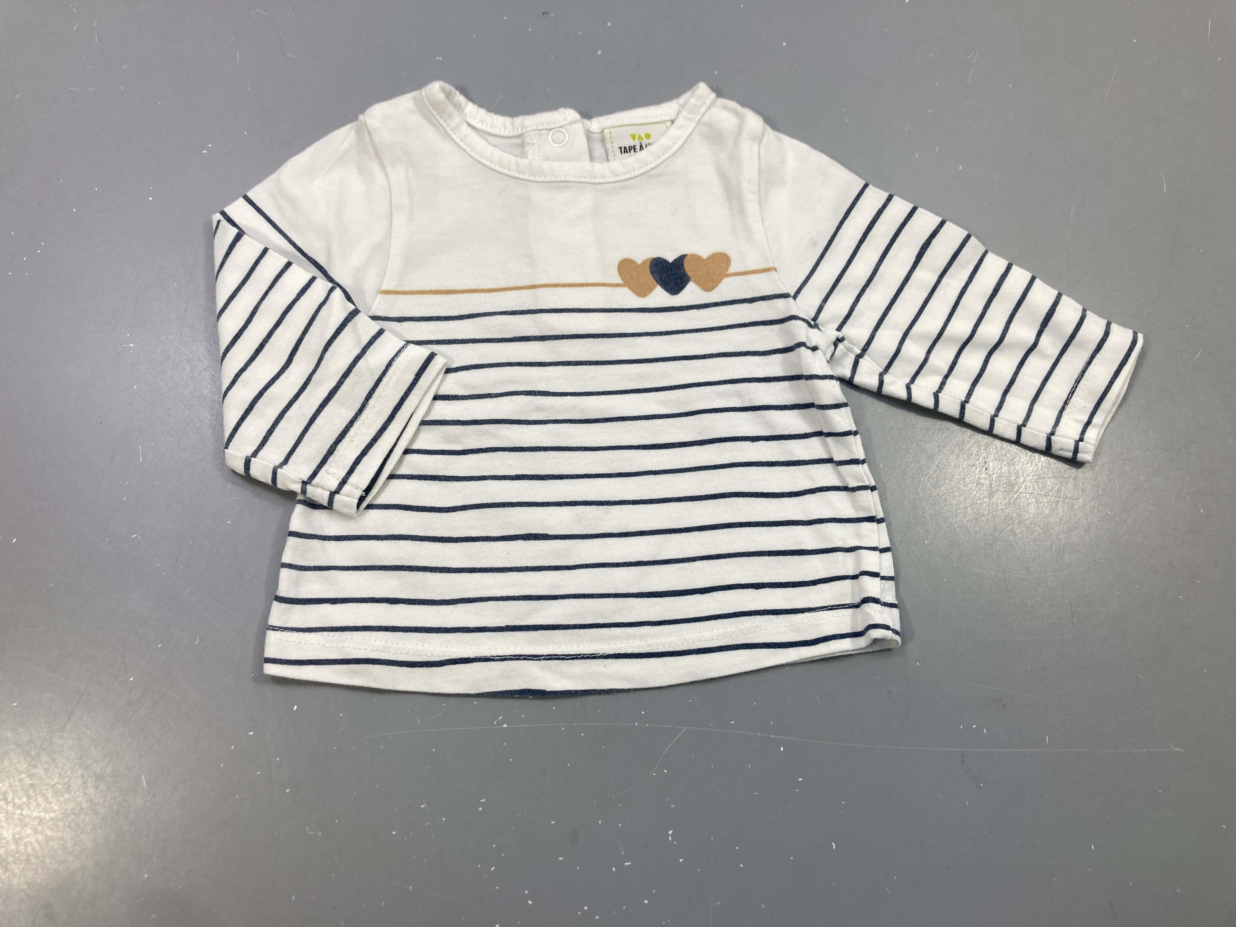 T-shirt m.l blanc rayé bleu marine, ocre, 3 coeurs