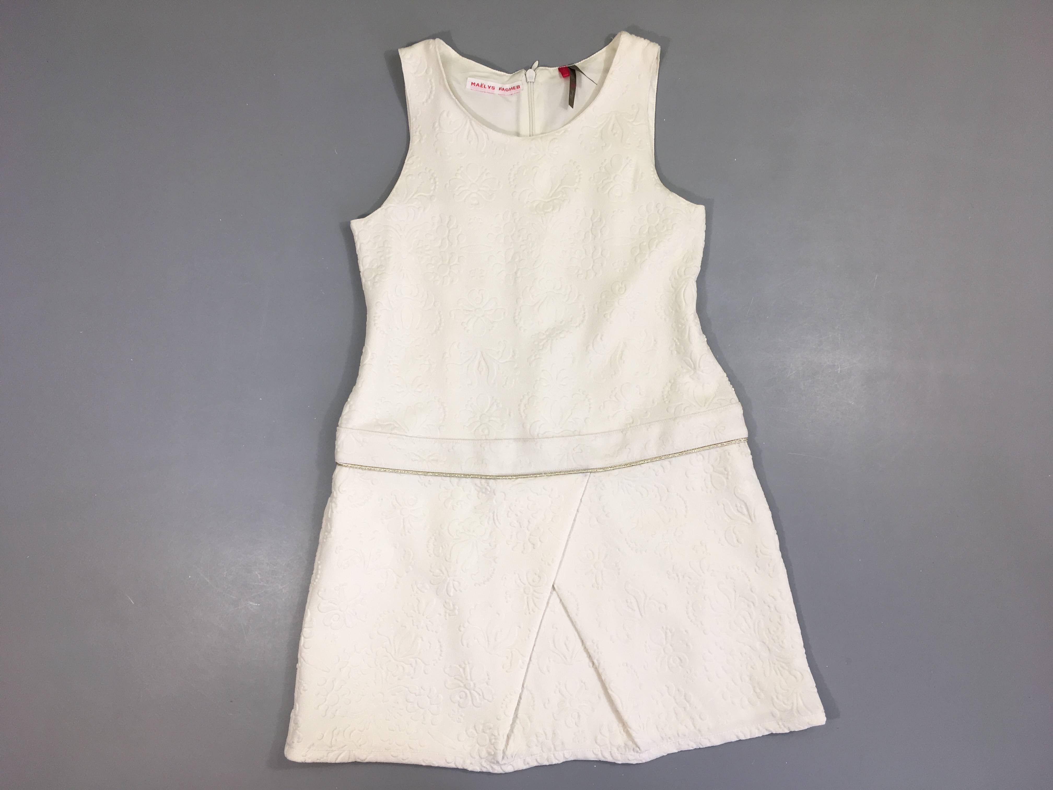 Robe s.m molleton blanc tetxturé fleurs, petite tache à l'arrière