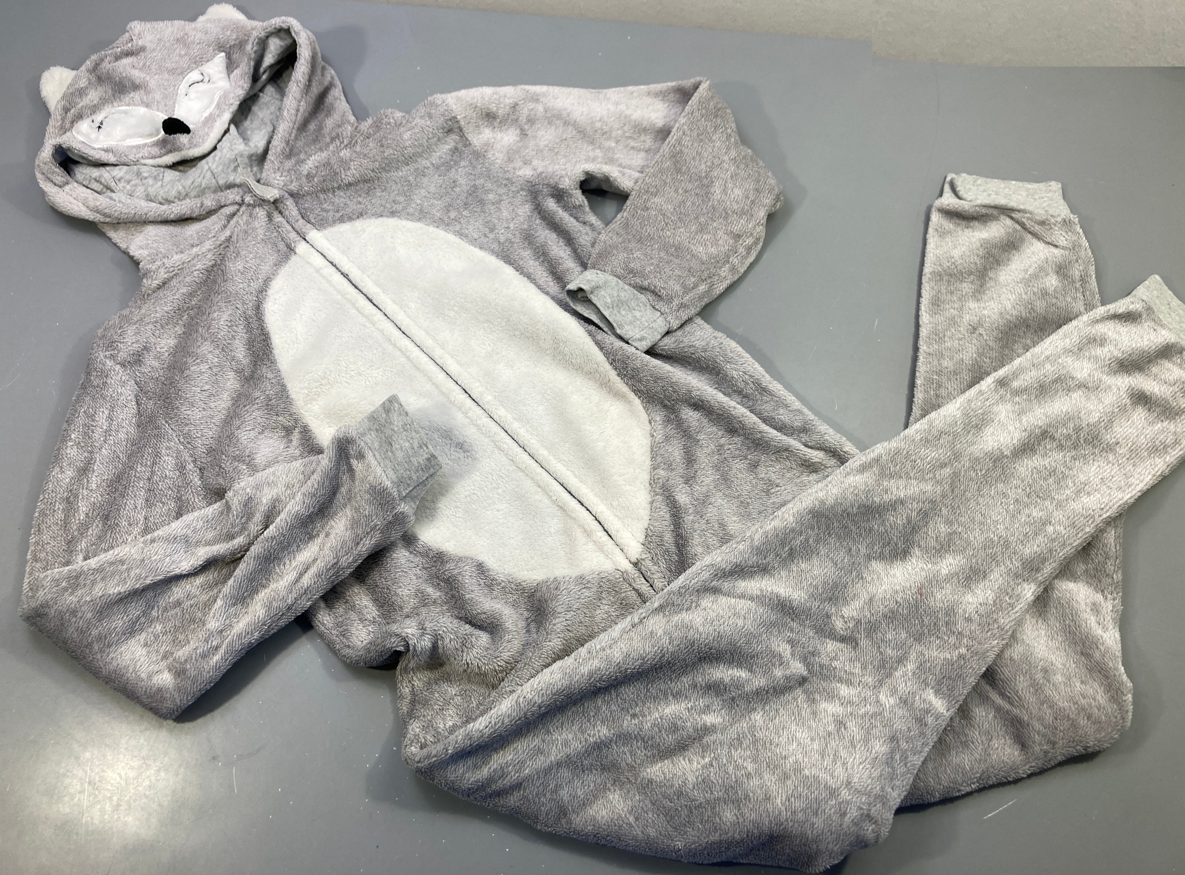 Surpyjama à capuche gris clair et blanc , tête de renard