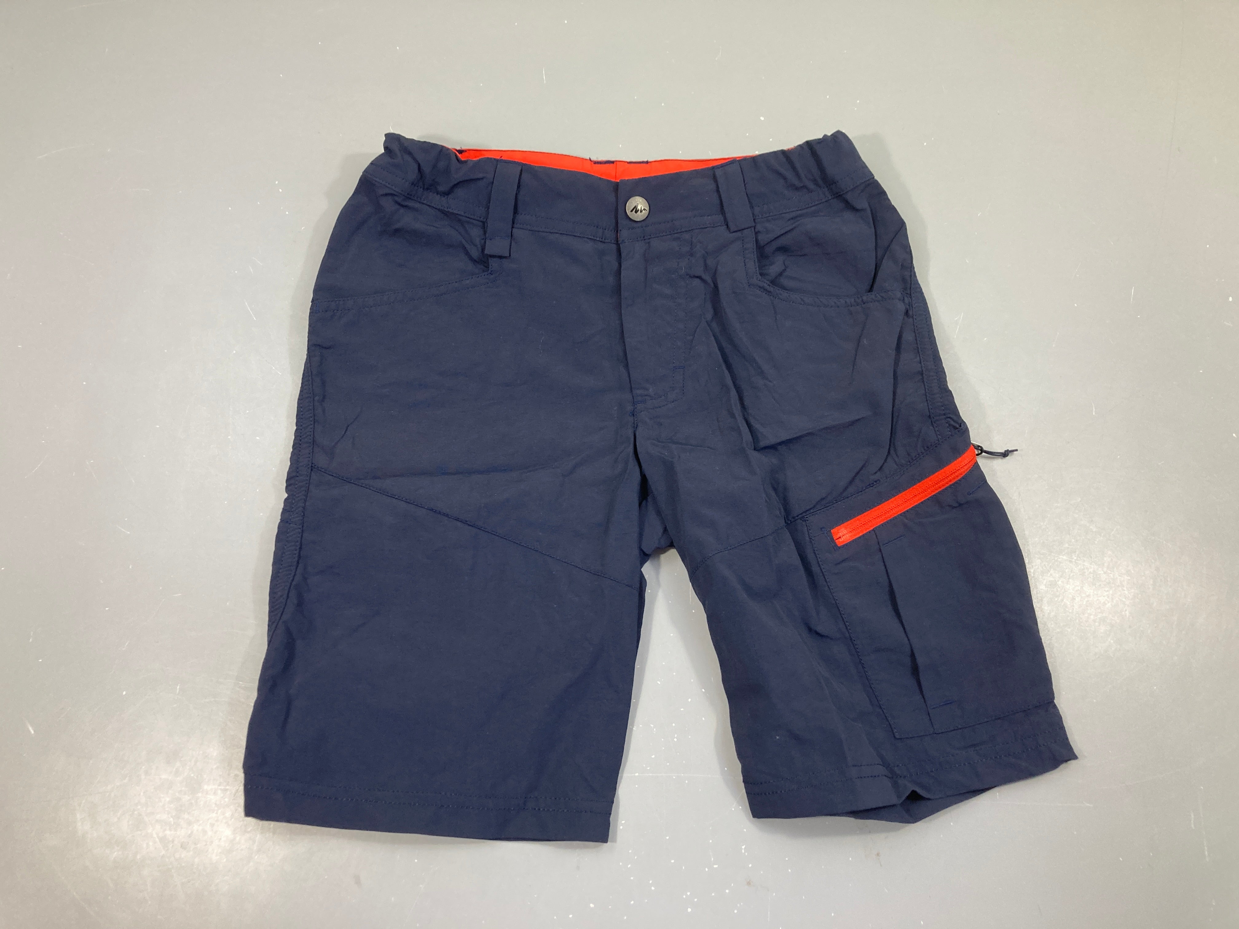 Bermuda de randonnée bleu foncé (taille estimée, pas d'étiquette)