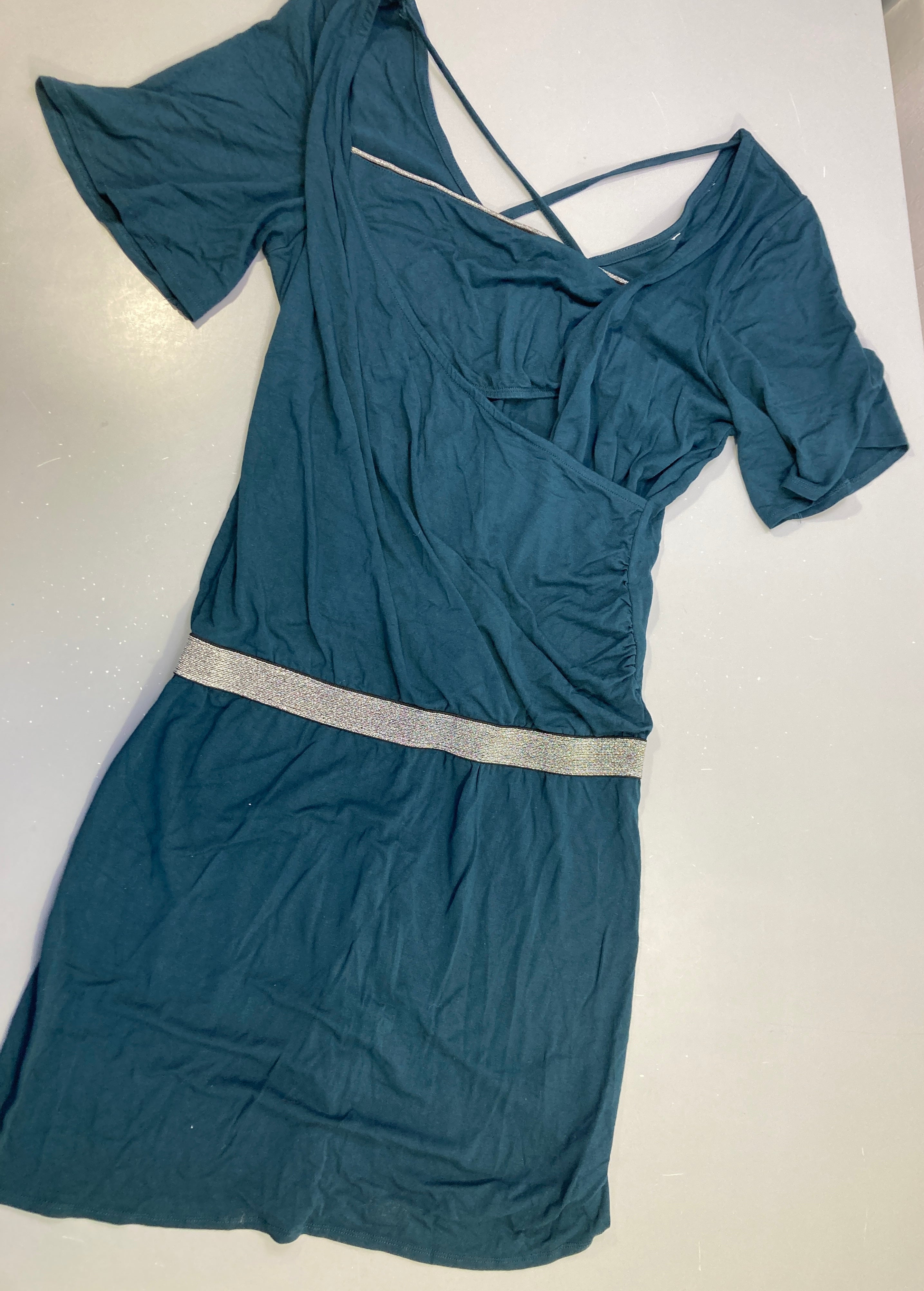 Robe m.c de grossesse et d'allaitement bleu pétrole , ceinture élastique argenté, pas de taille indiquée estimée L
