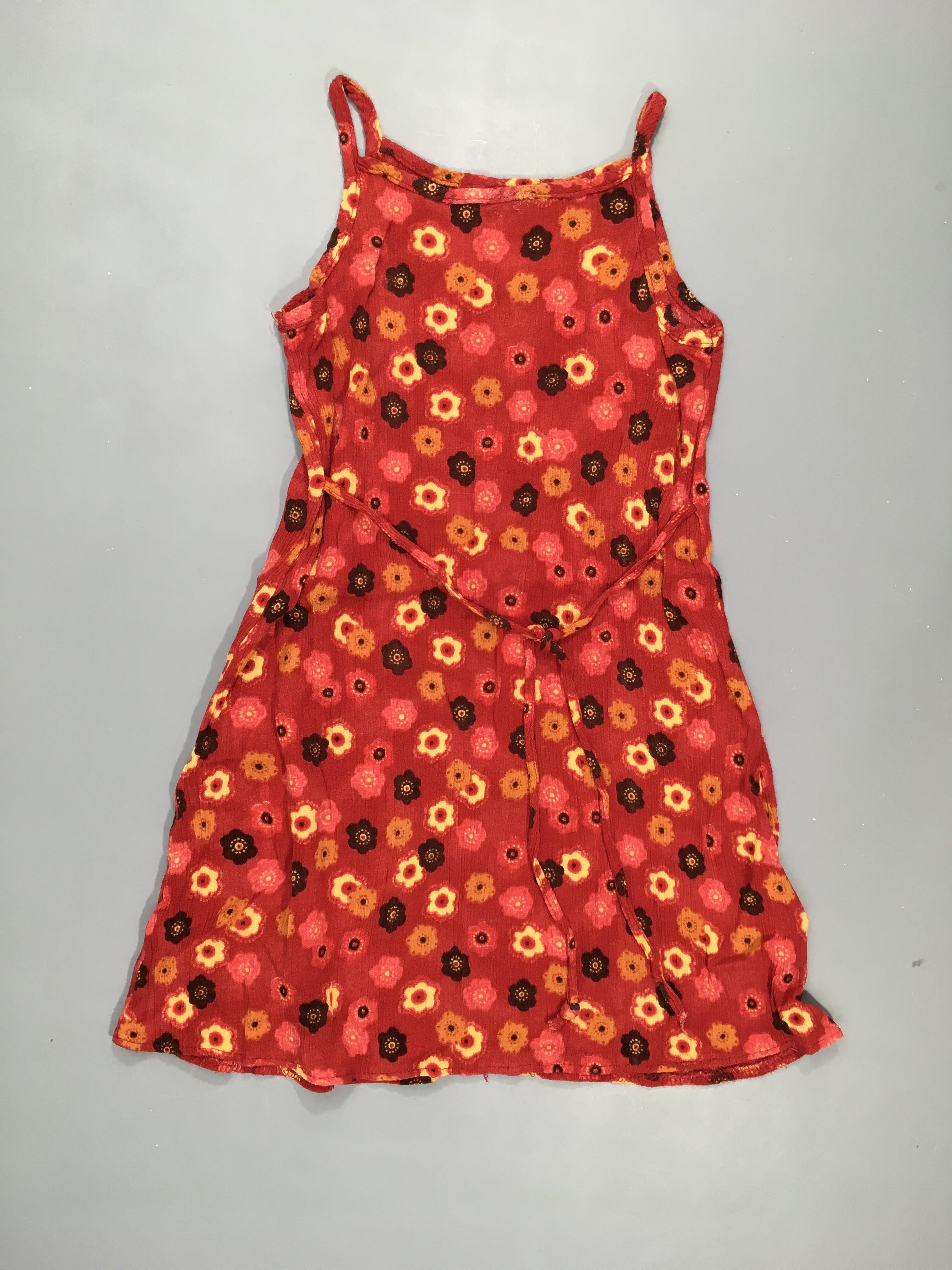 Robe à fines bretelles rose motifs fleurs 100% viscose