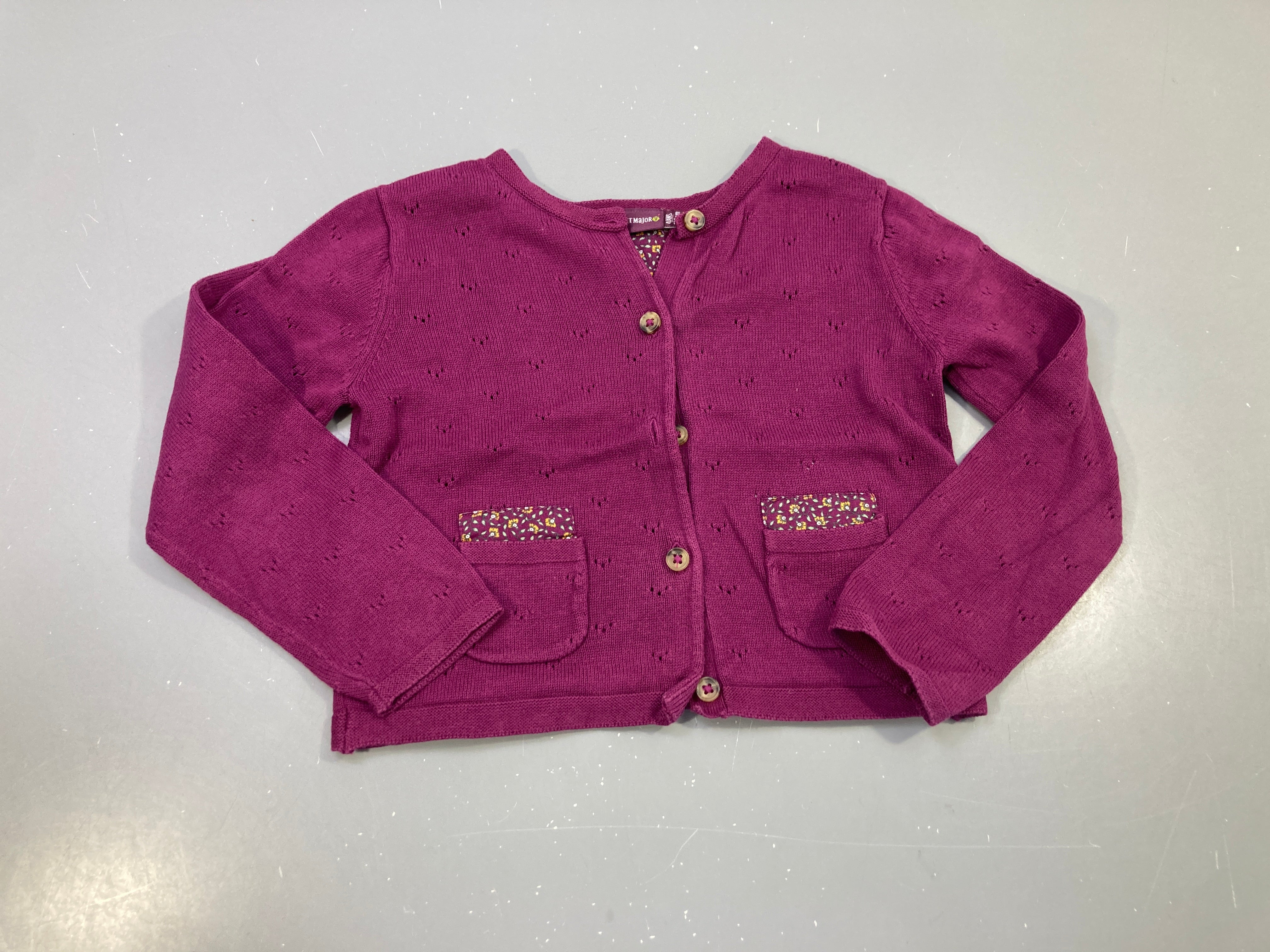 Gilet prune maille ajourée, poches fleuries