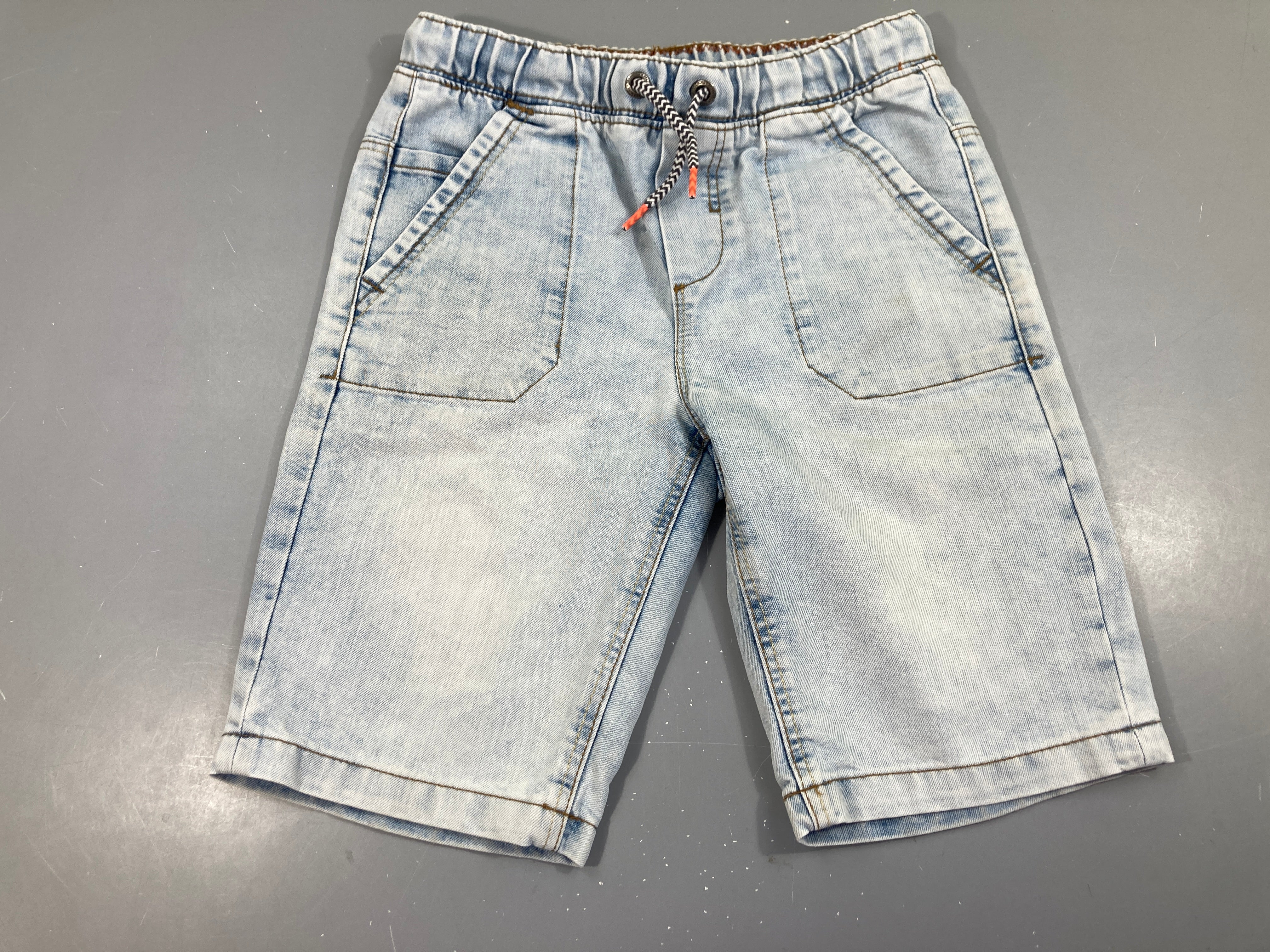 Bermuda en jean clair taille élastiquée