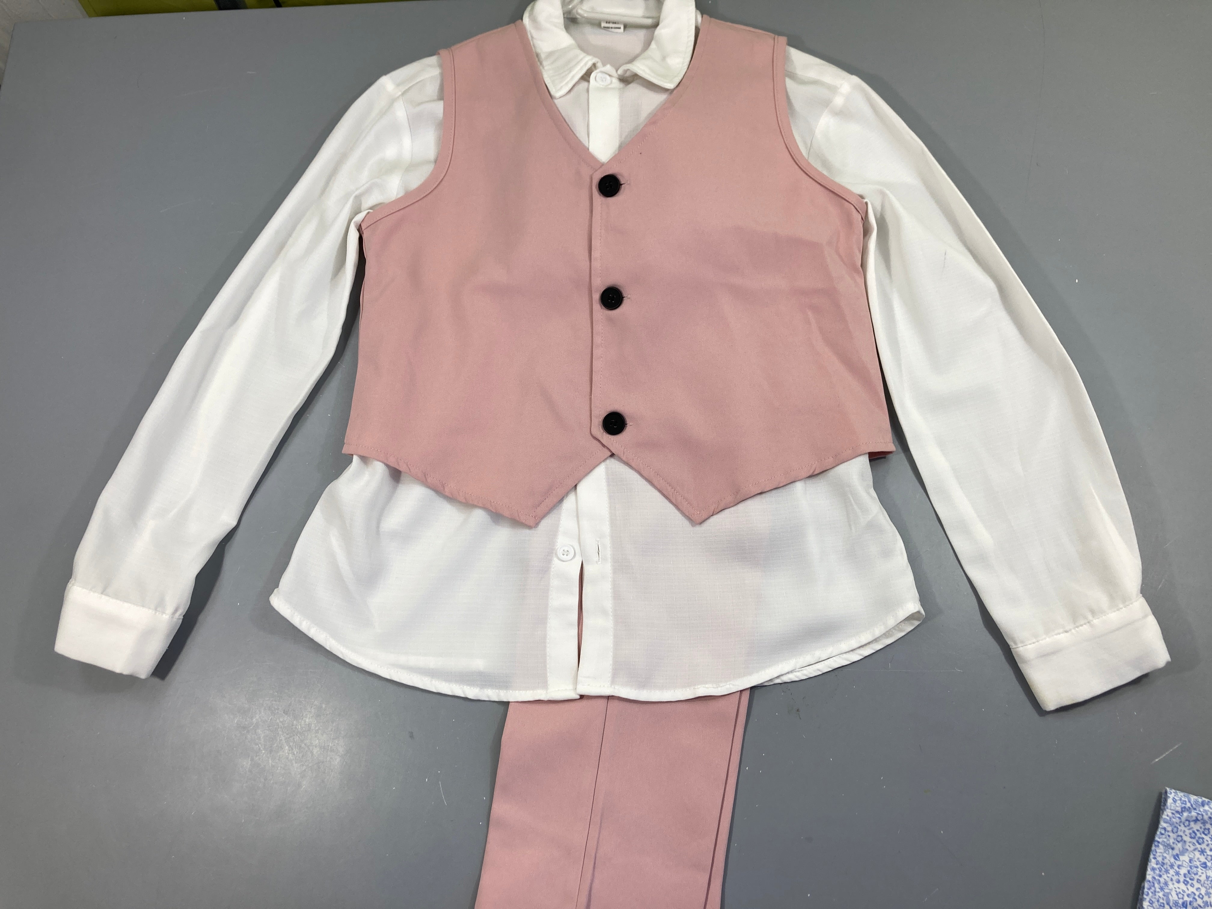Gilet de costume rose + Pantalon + chemise m.l blanche