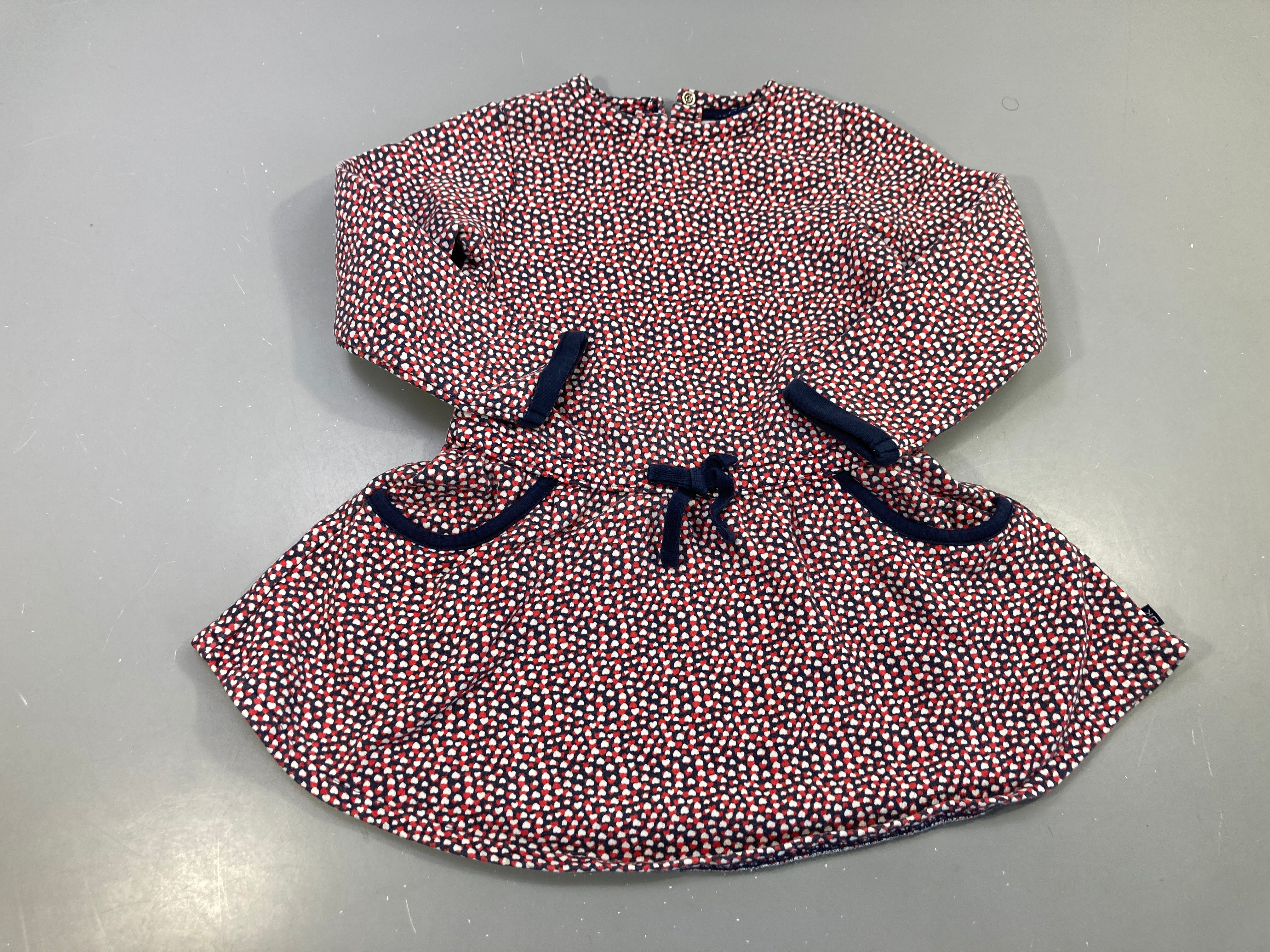 Robe m.l rouge et bleu marine petits cœurs, poches, nœud taille