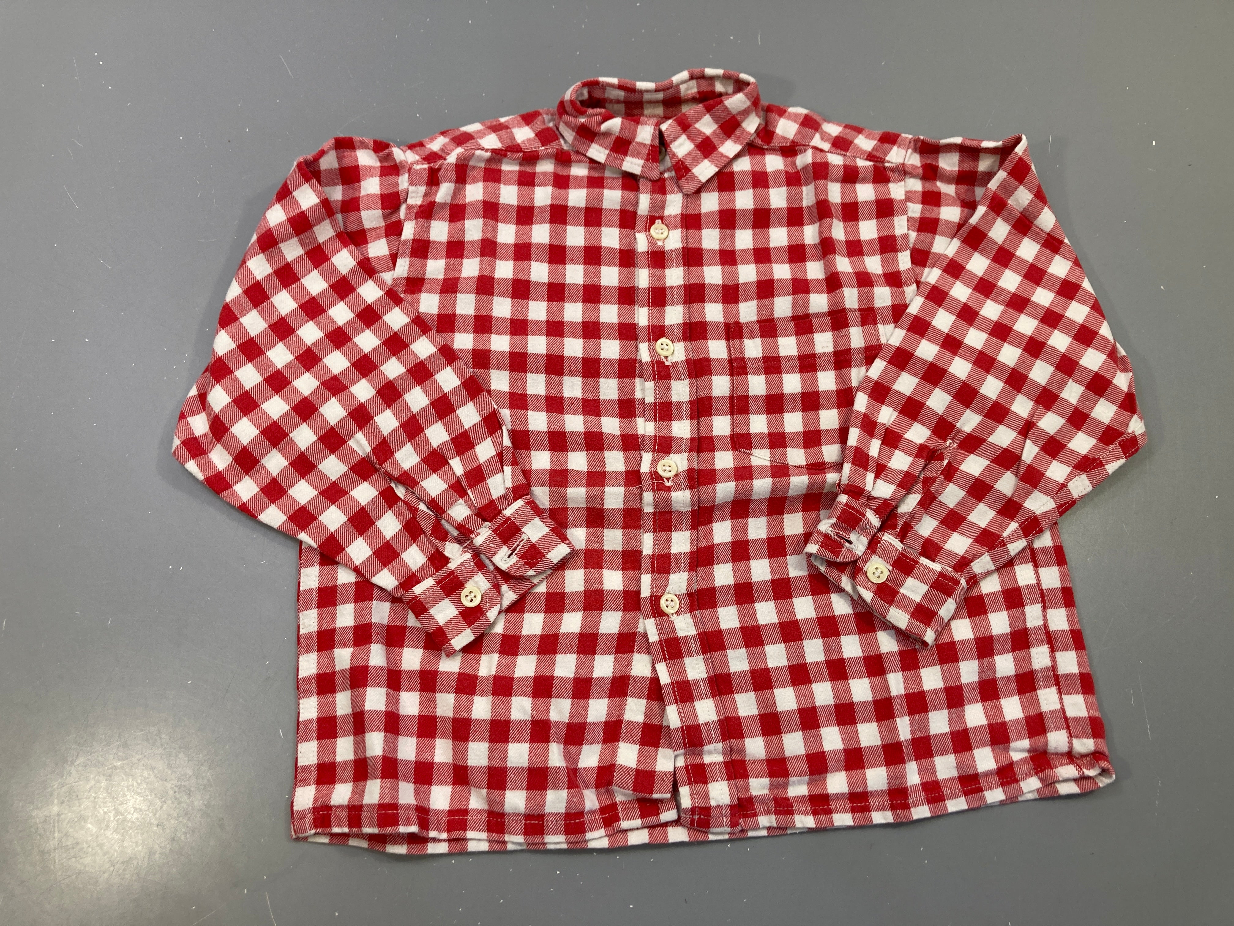 Chemise m.l rouge et blanche à carreaux flanelle, poche poitrine, légèrement bouloché
