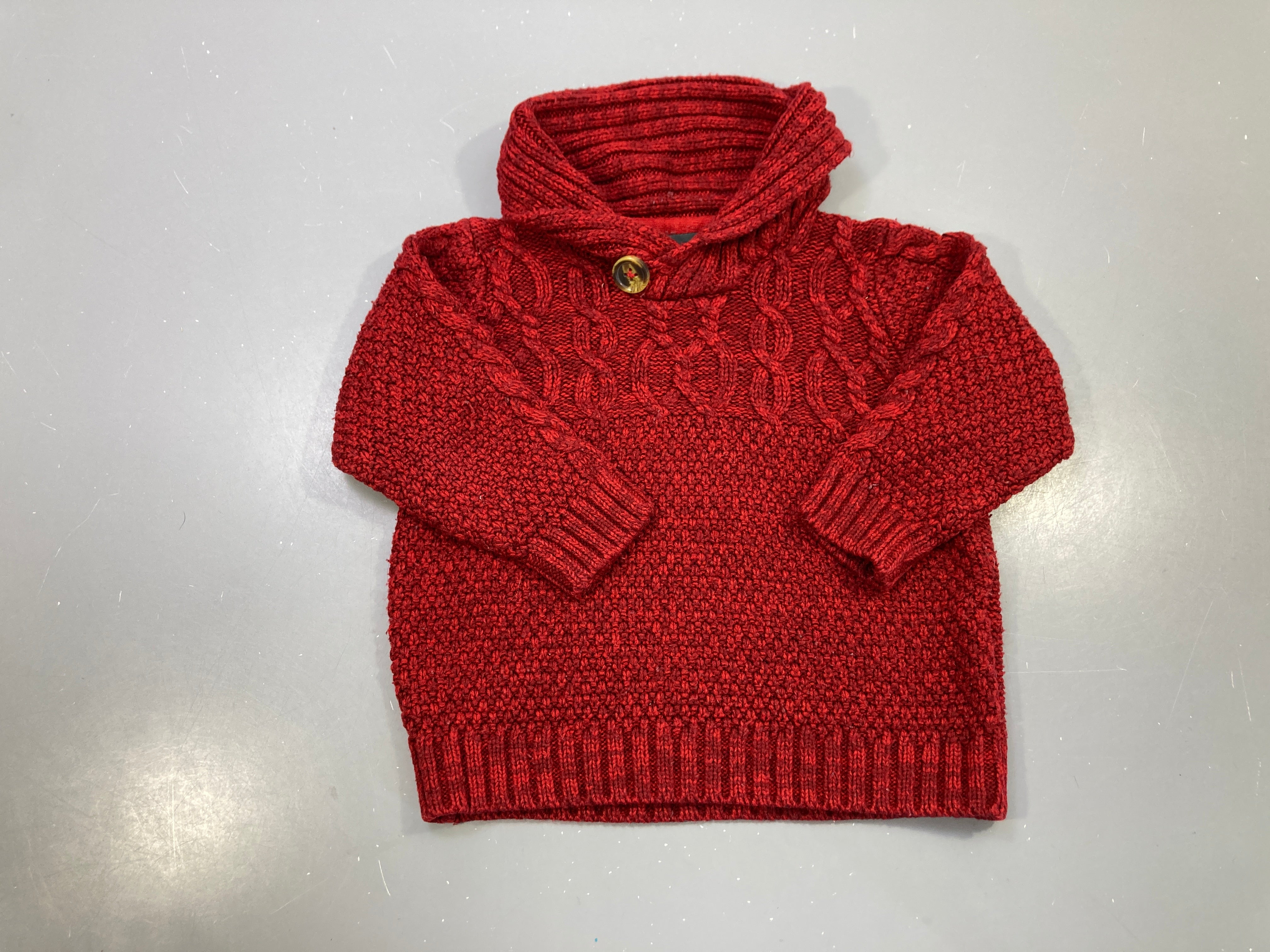 Pull maille torsadée rouge chiné col châle boutonné