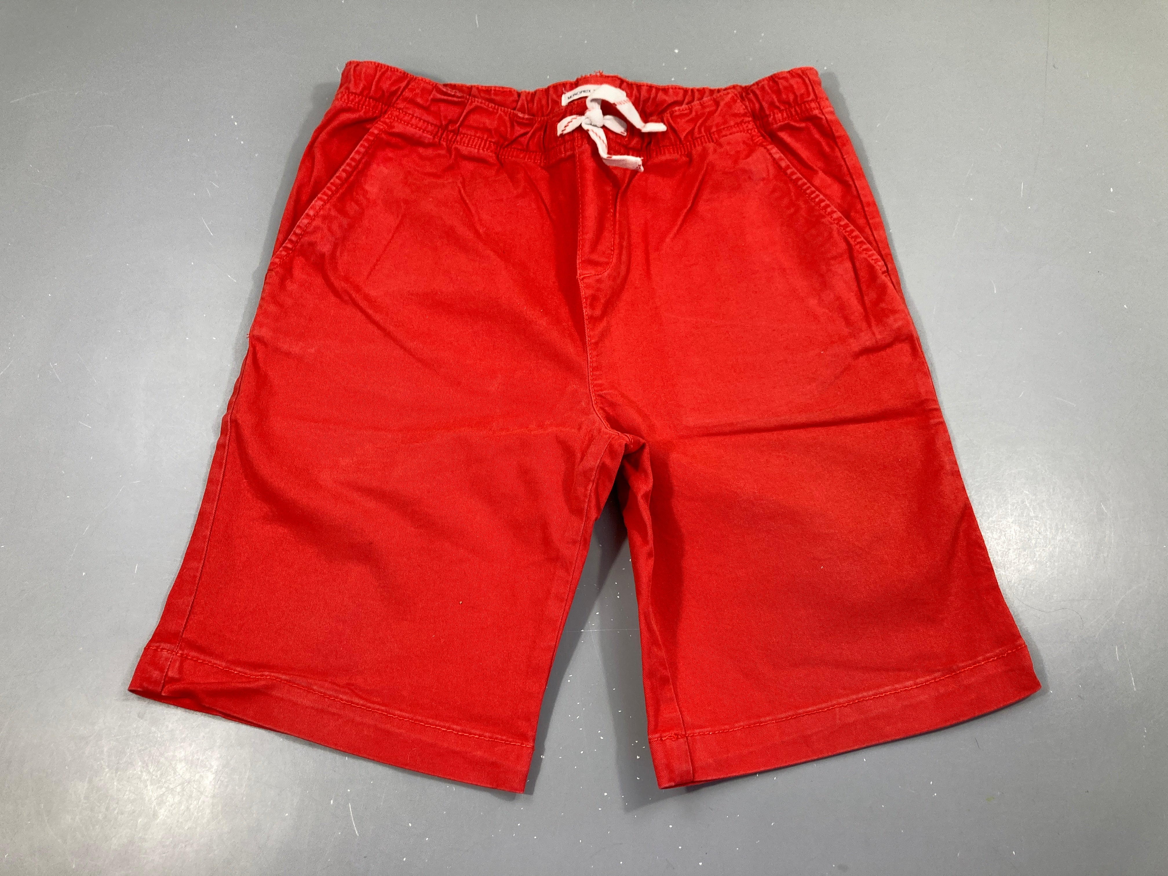 Bermuda rouge, Monoprix
