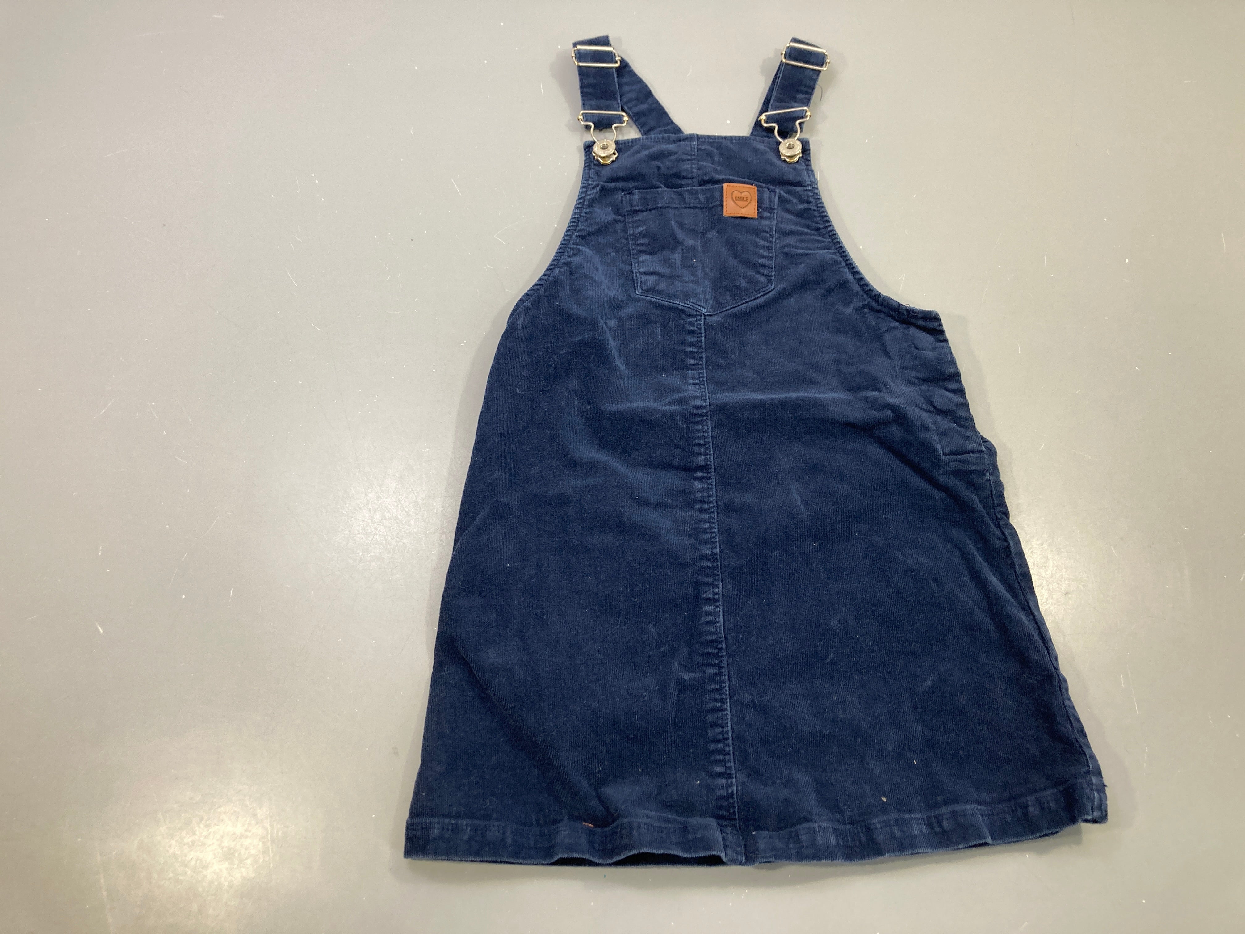 Robe s.m salopette velours côtelé bleu marine, écusson « Smile »