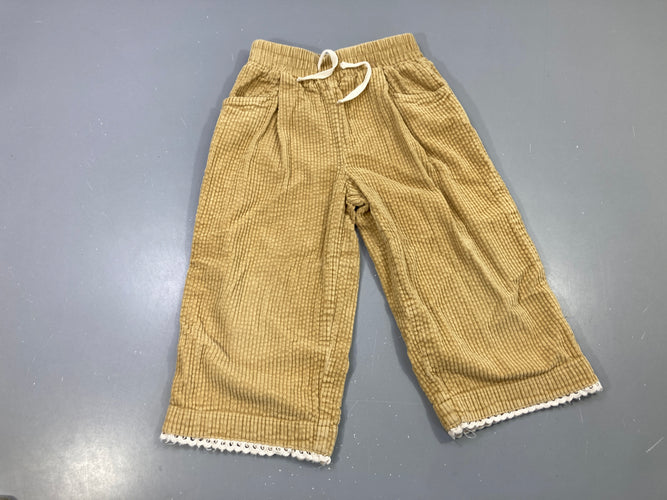 Pantalon velours grosses côtes camel, coupe large, taille élastique à cordon, bas dentelle écrue, moins cher chez Petit Kiwi