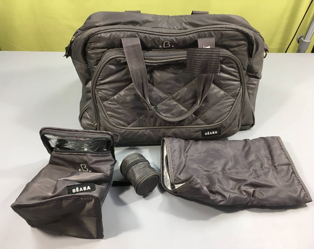 Sac à langer gris foncé beaba + pochette isotherme, boite à tétine, pochette, tapis à langer (Usé++bas et petit trou ds le bas), moins cher chez Petit Kiwi