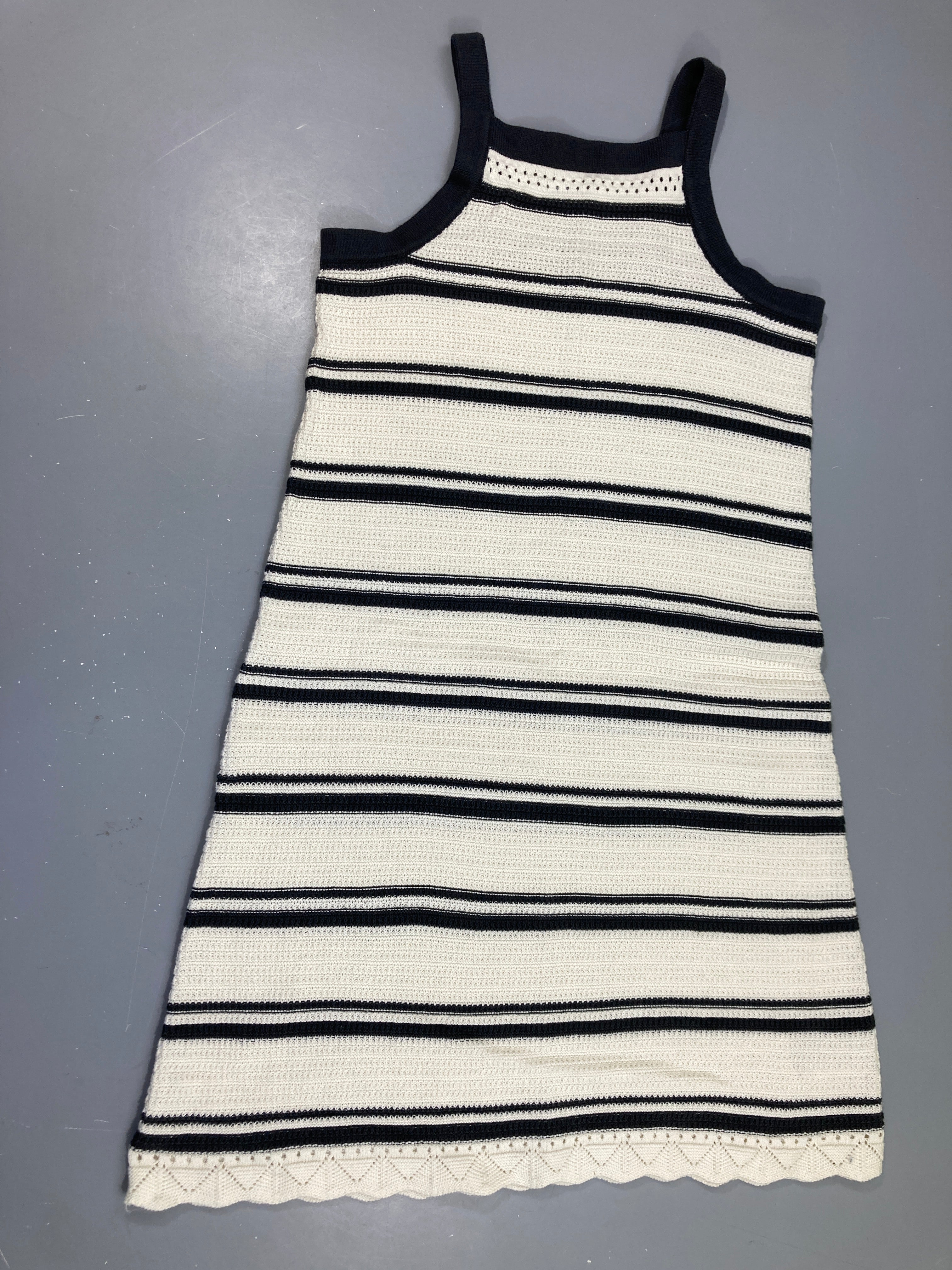 Robe fines bretelles mailles blanc rayé bleu marine