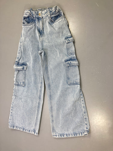Pantalon jean bleu clair délavé coupe large, poches cargo, moins cher chez Petit Kiwi