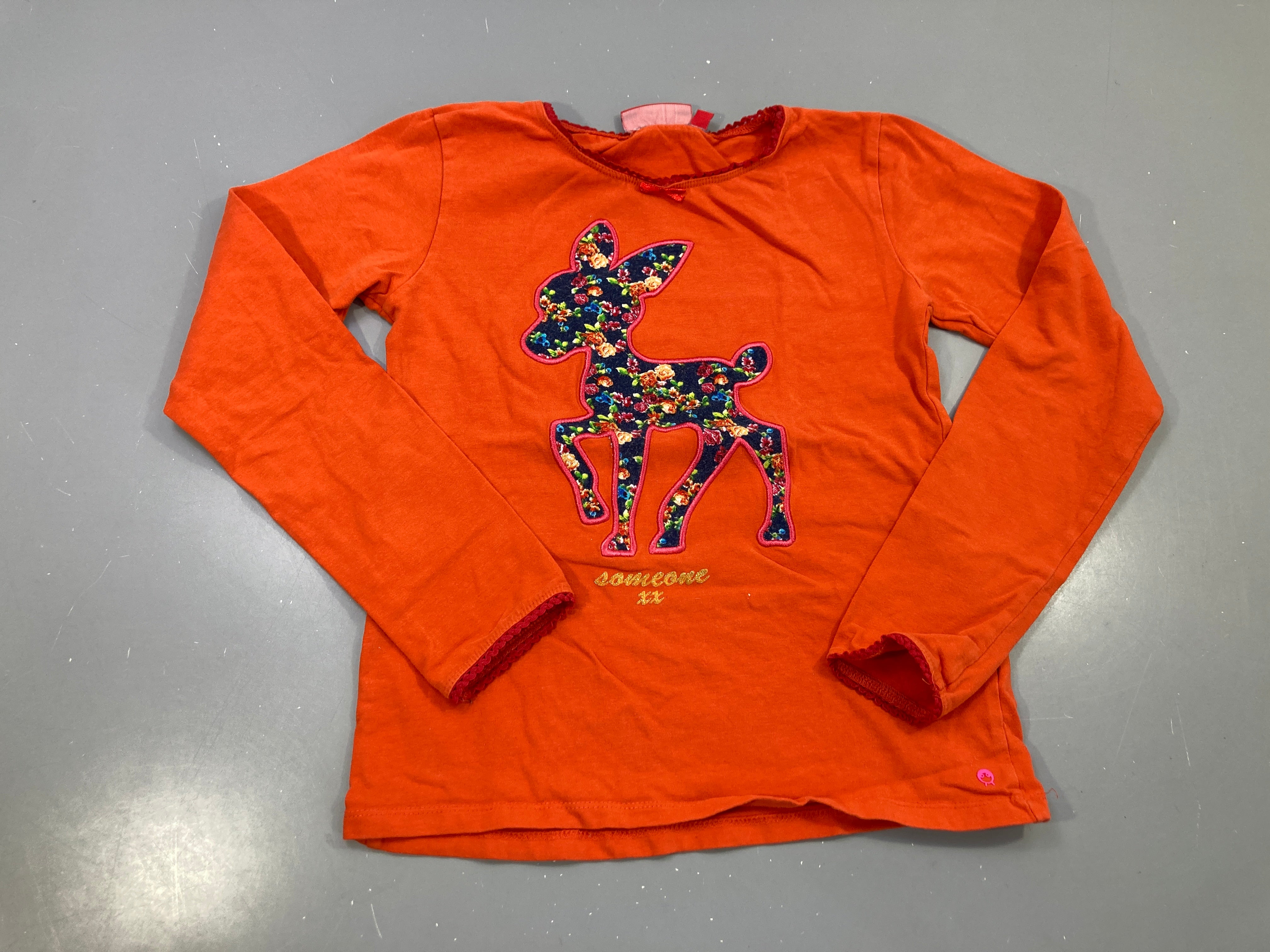 T-shirt m.l orange faon fleuri appliqué, bords picot, petit nœud