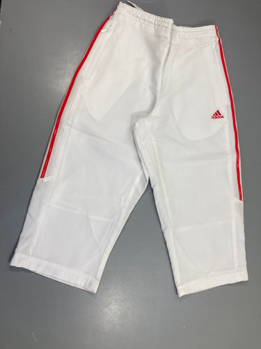 Pantalon training 3/4 blanc bandes rouges, moins cher chez Petit Kiwi