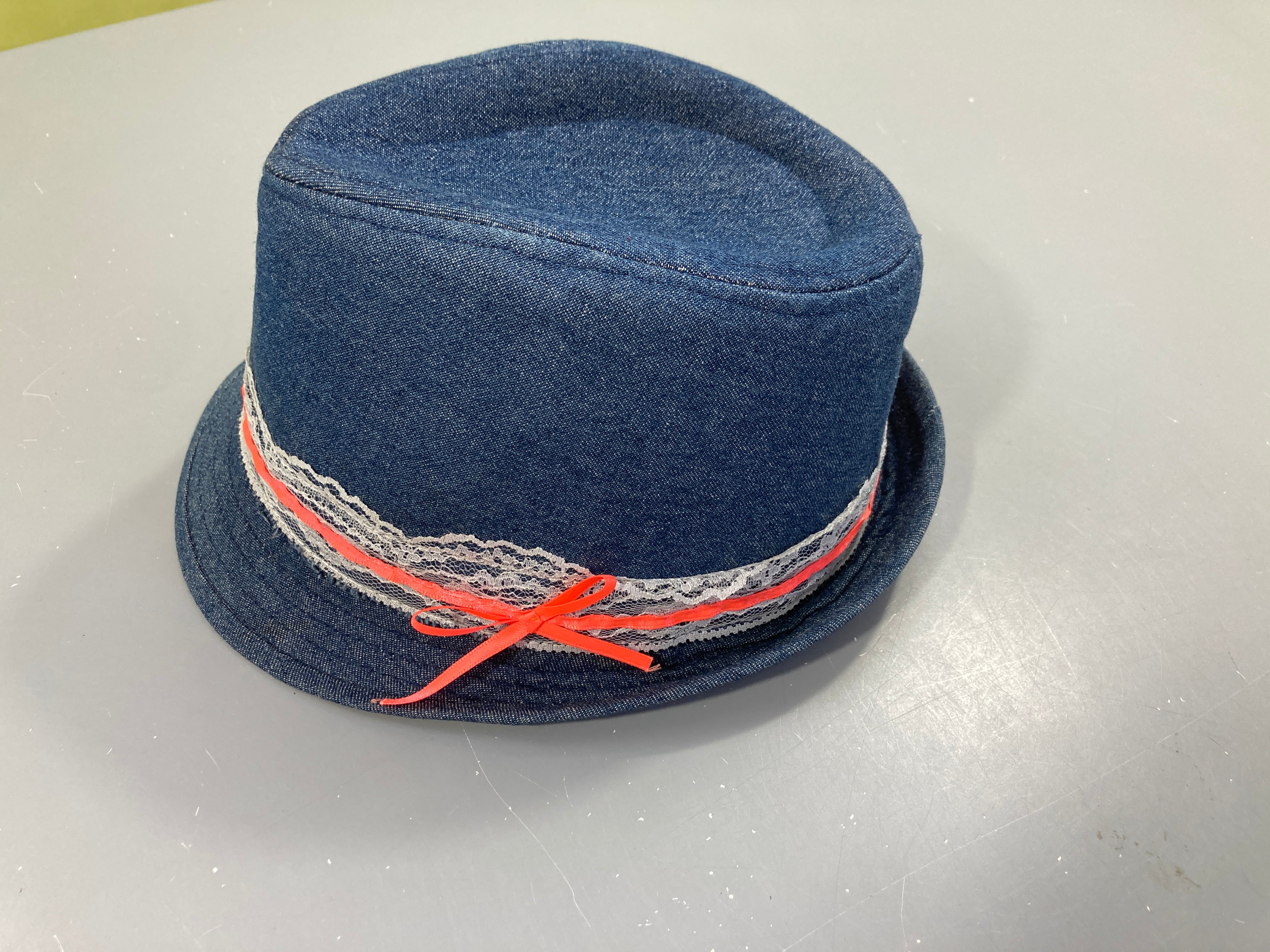Chapeau denim dentelle