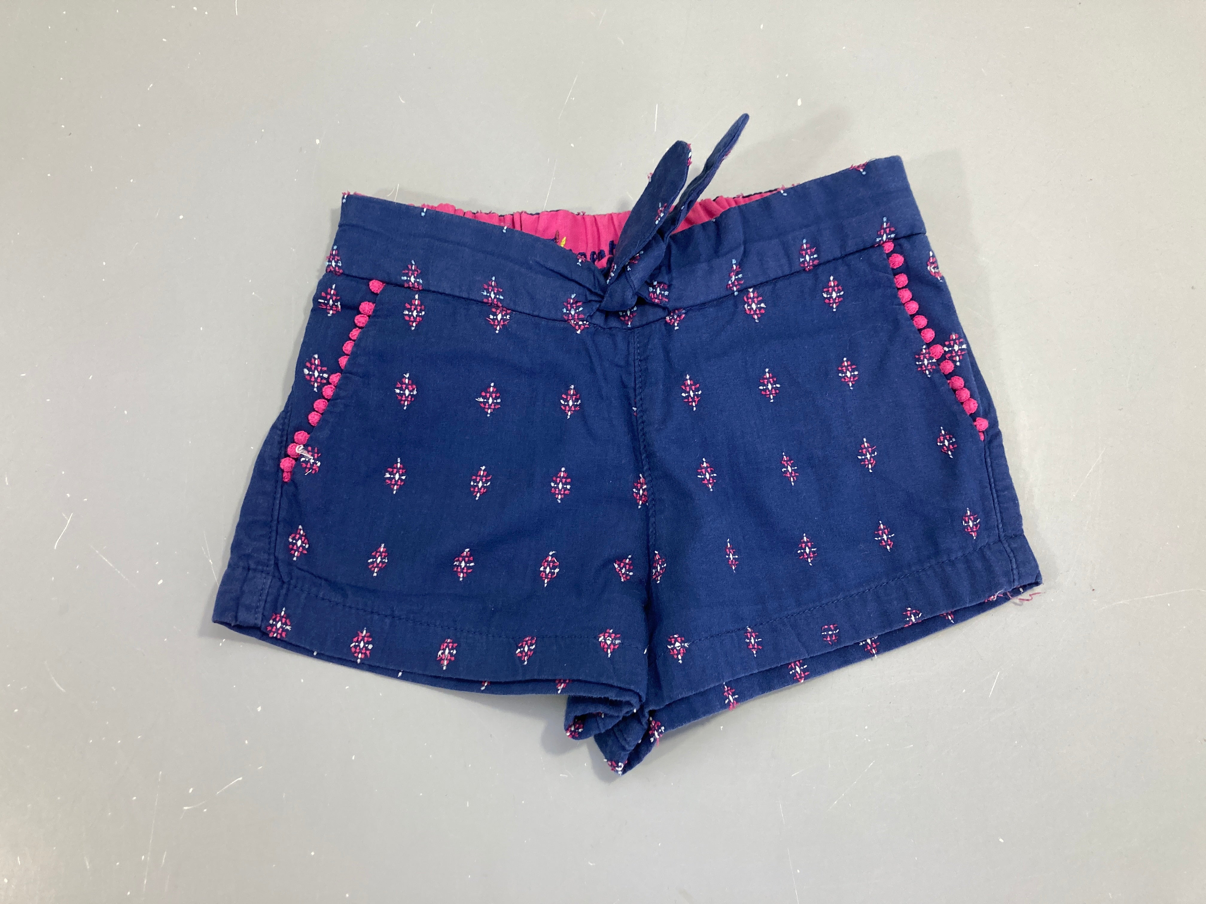 Short bleu motifs mauves