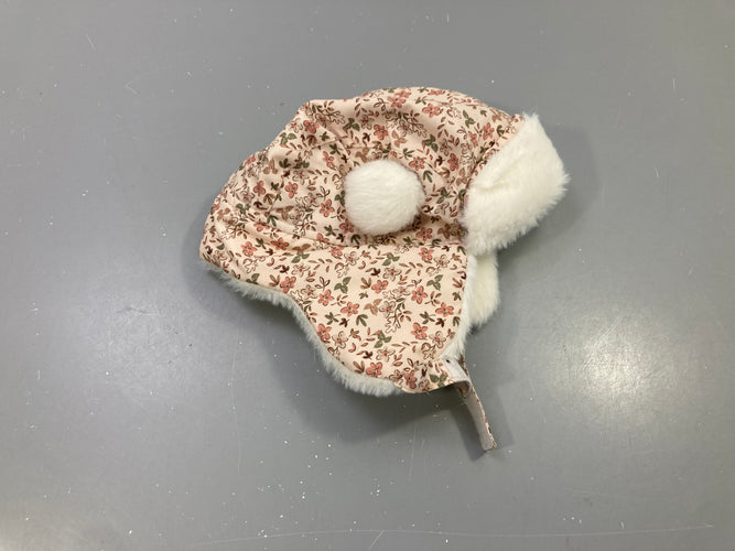 Chapka rose pâle fleurie, doublure fausse fourrure, pompon, moins cher chez Petit Kiwi