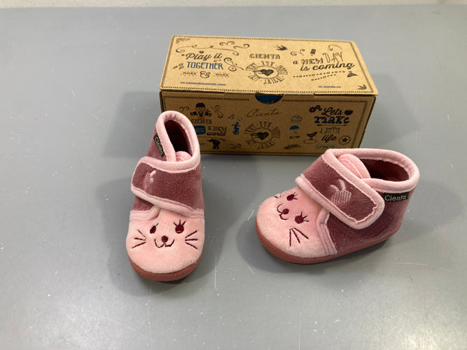 Etat neuf-Chaussons rose et vieux rose velours chat brodé, scratch, avec boîte, Cienta, moins cher chez Petit Kiwi