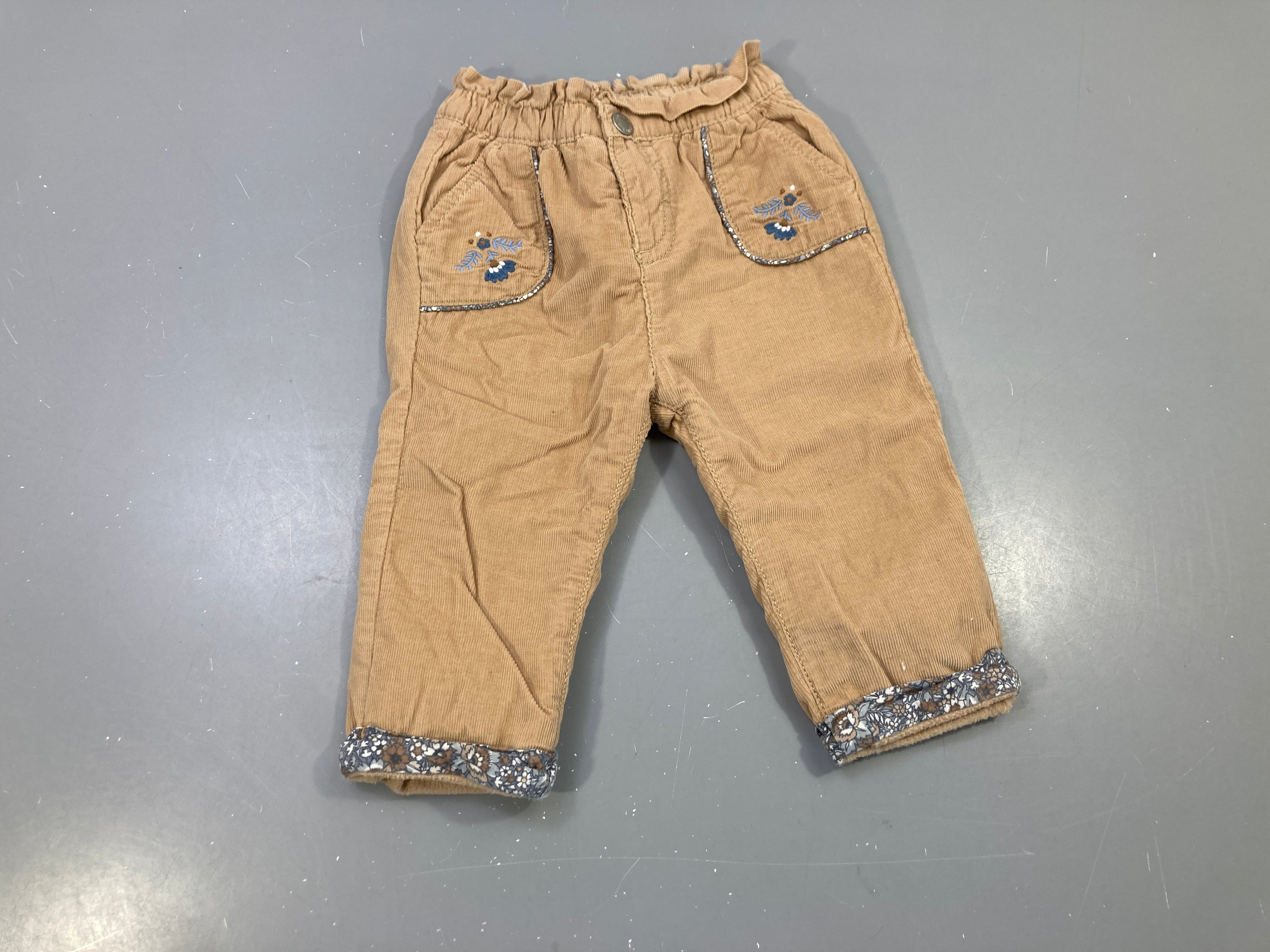 Pantalon camel velours côtelé doublé, poches brodées fleurs, revers fleuris