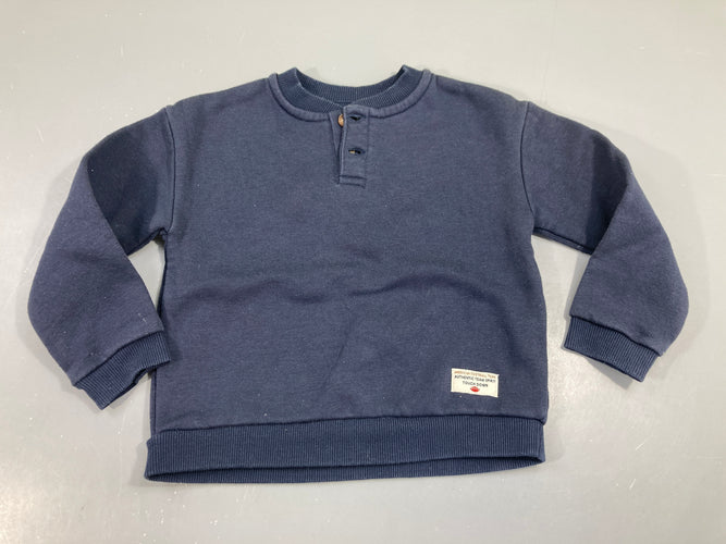 Sweat bleu foncé, 2 boutons, légèremùent bouloché, moins cher chez Petit Kiwi