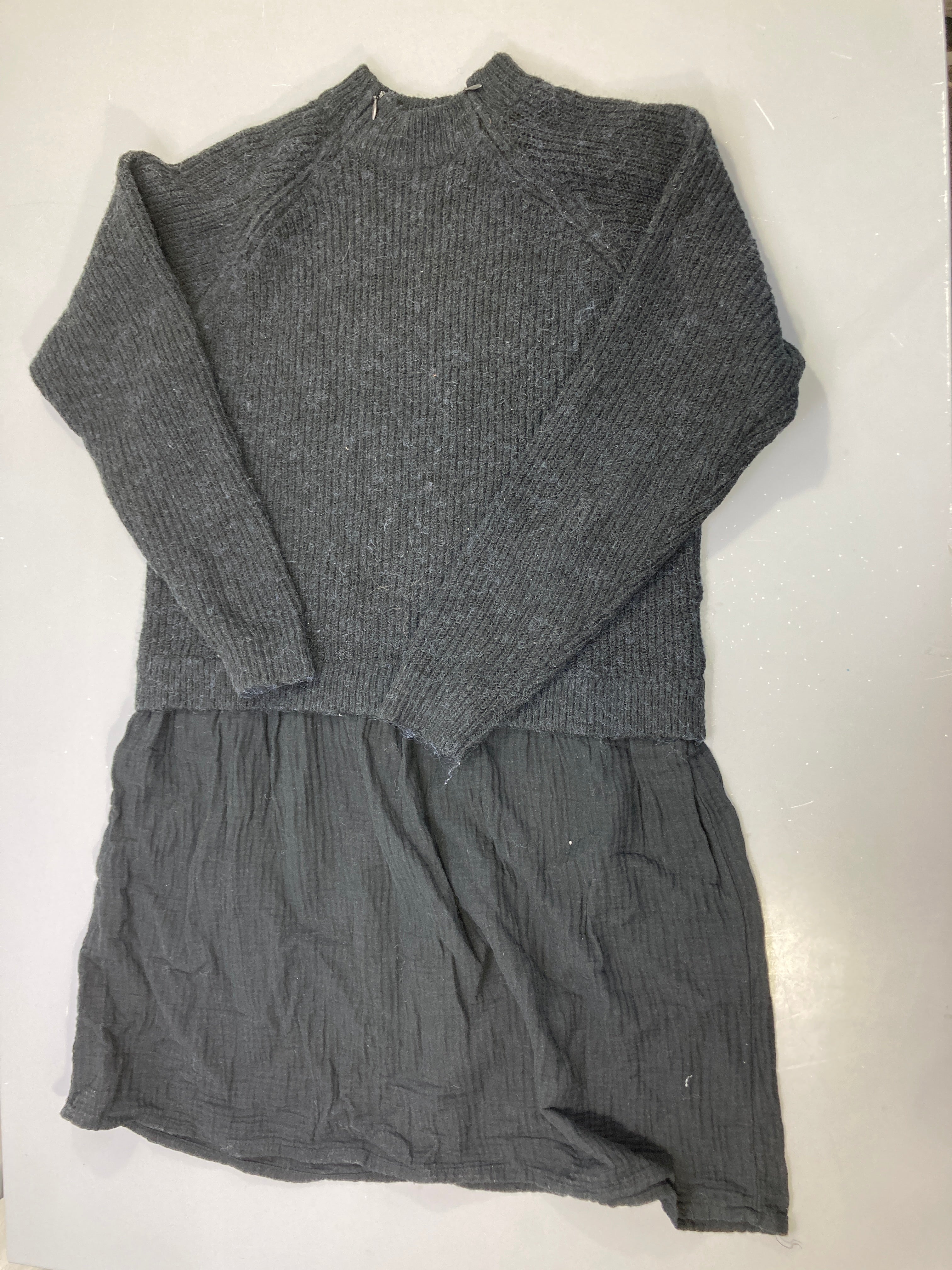 Robe m.l noire haut maille col montant, jupe gaze