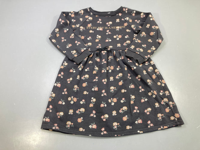 Robe sweat m.l gris anthracite fleurs "Everayé day is a new day", boulochée, moins cher chez Petit Kiwi