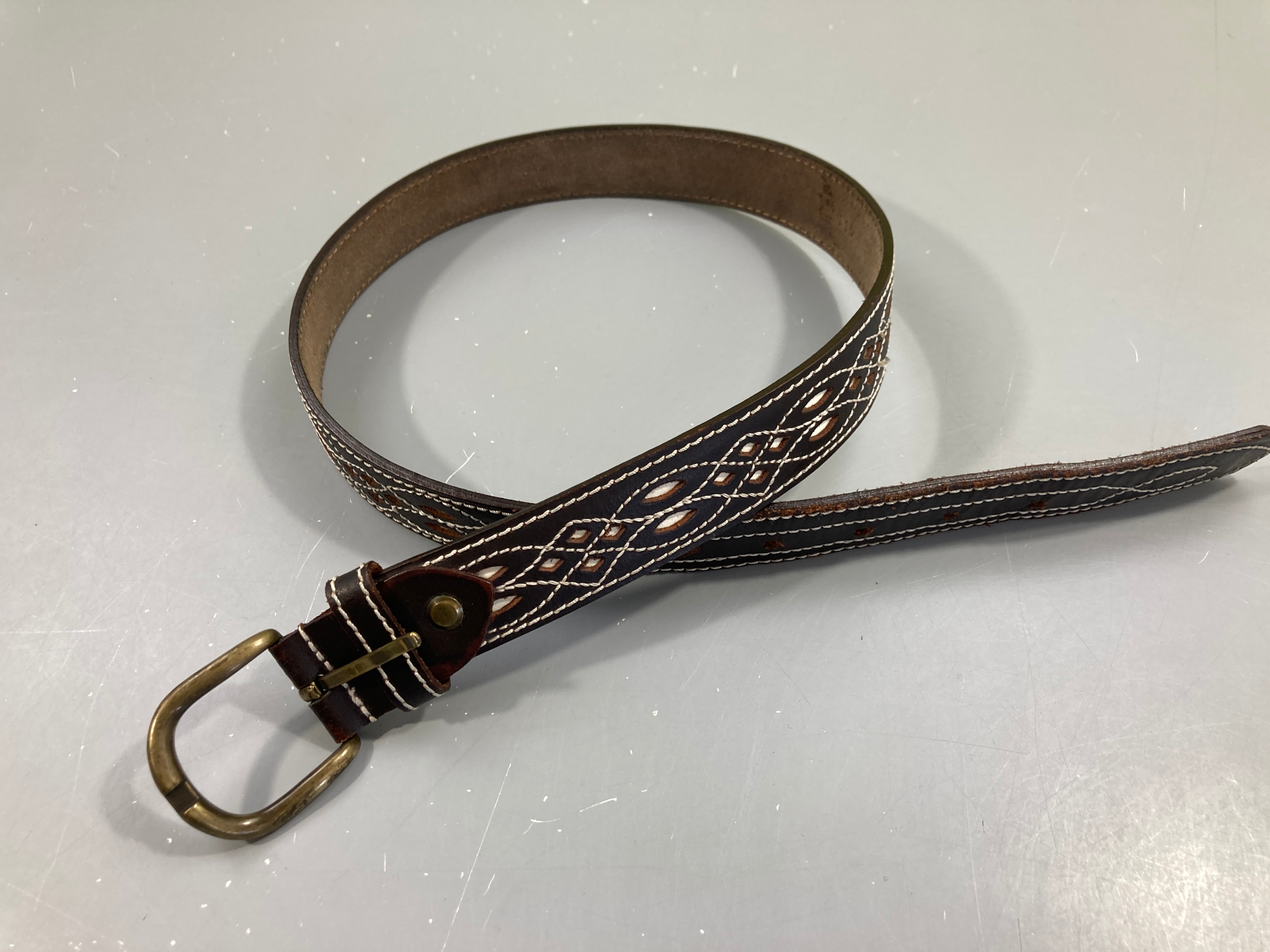 Ceinture en cuir noir, brodée ajourée, 115 cm