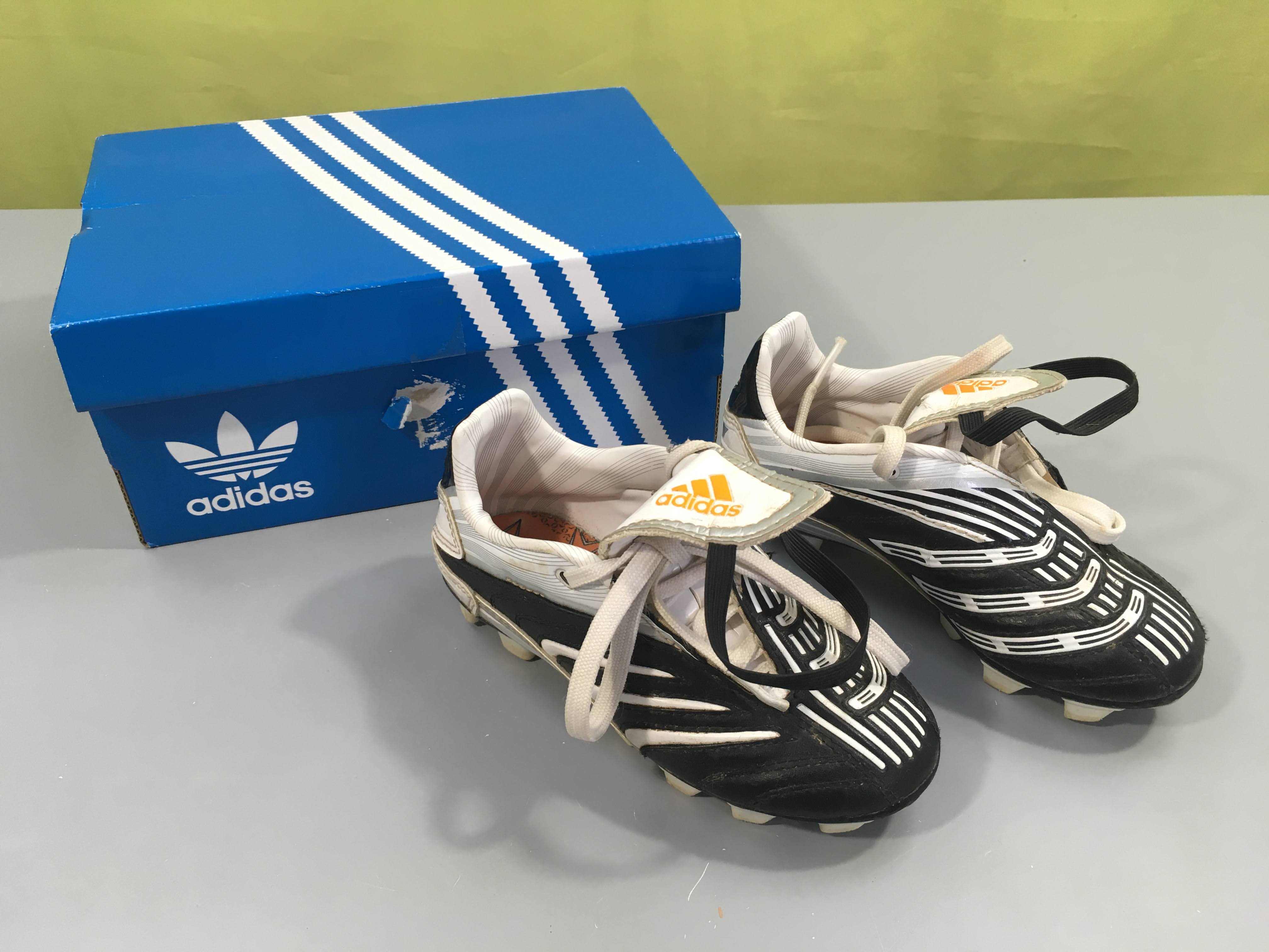 Chaussures de foot 29 noires-blanchees
