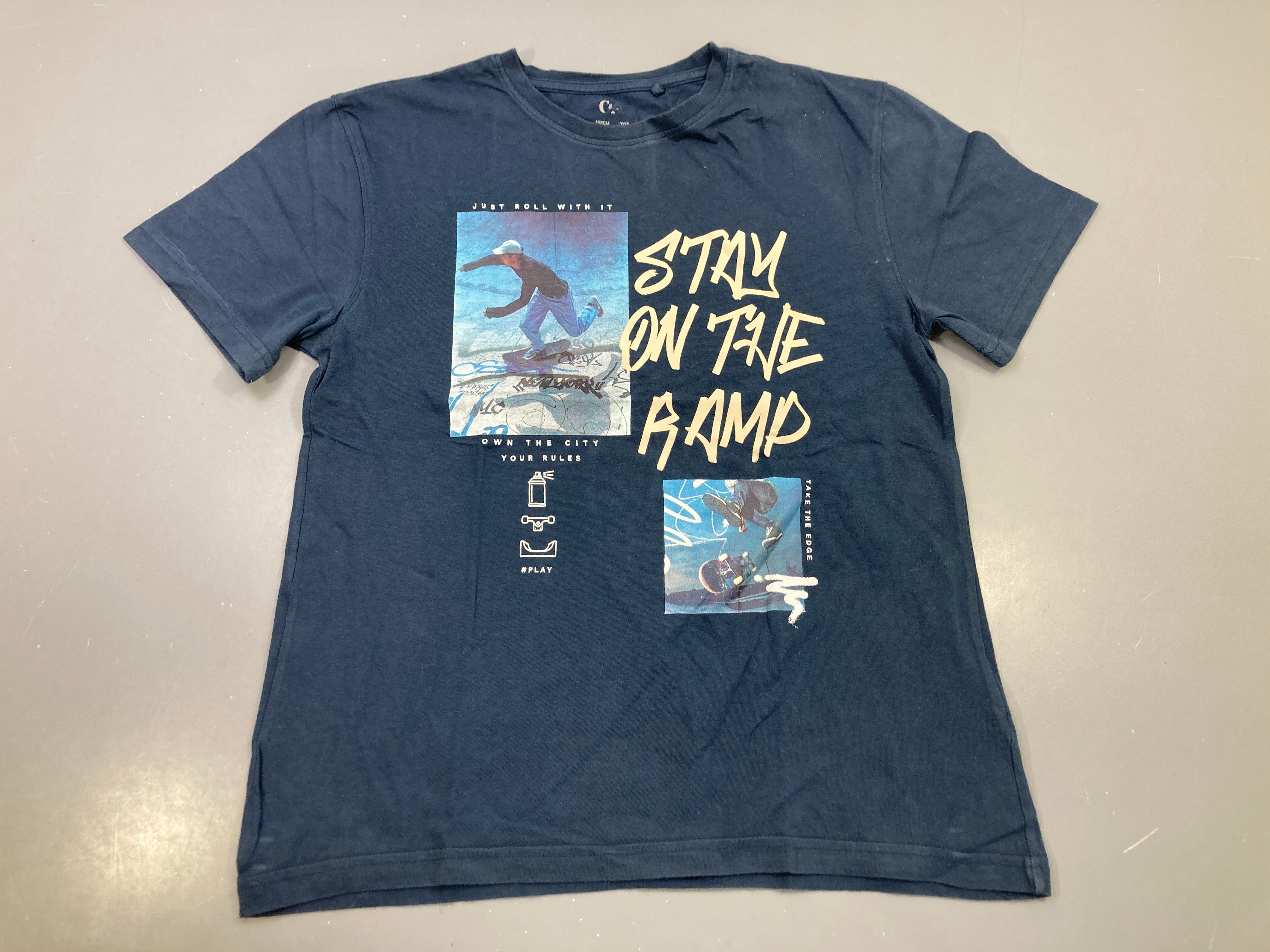 T-shirt m.c bleu marine photos skate, Stay on the ramp