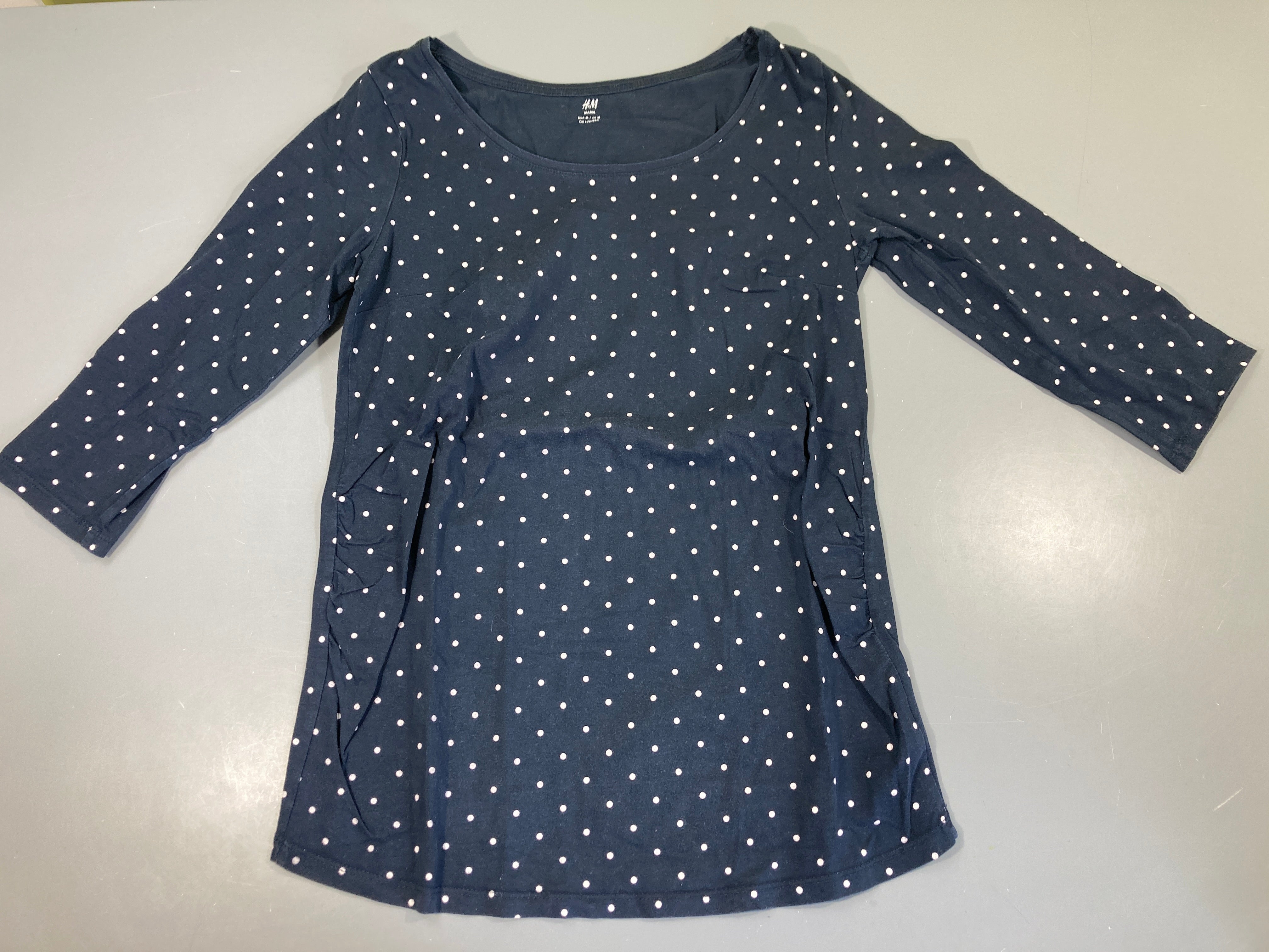T-shirt m.l 3/4 bleu marine pois, un peu bouloché