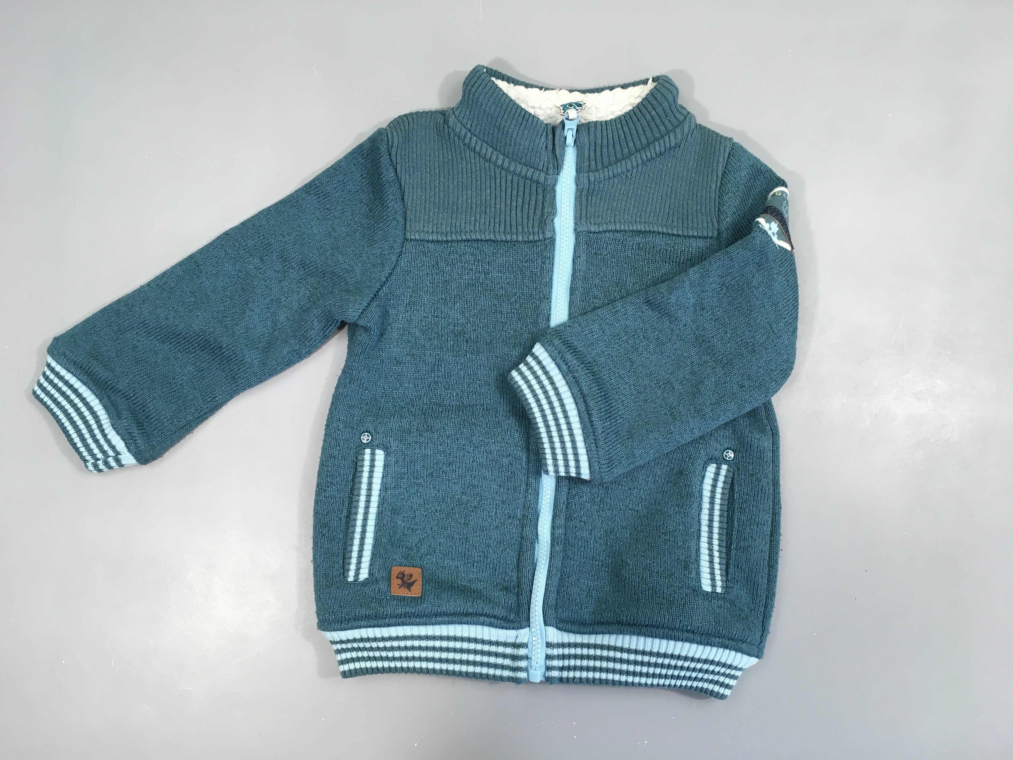 Gilet zippé bleu col doublé moutonné, légèrement bouloché