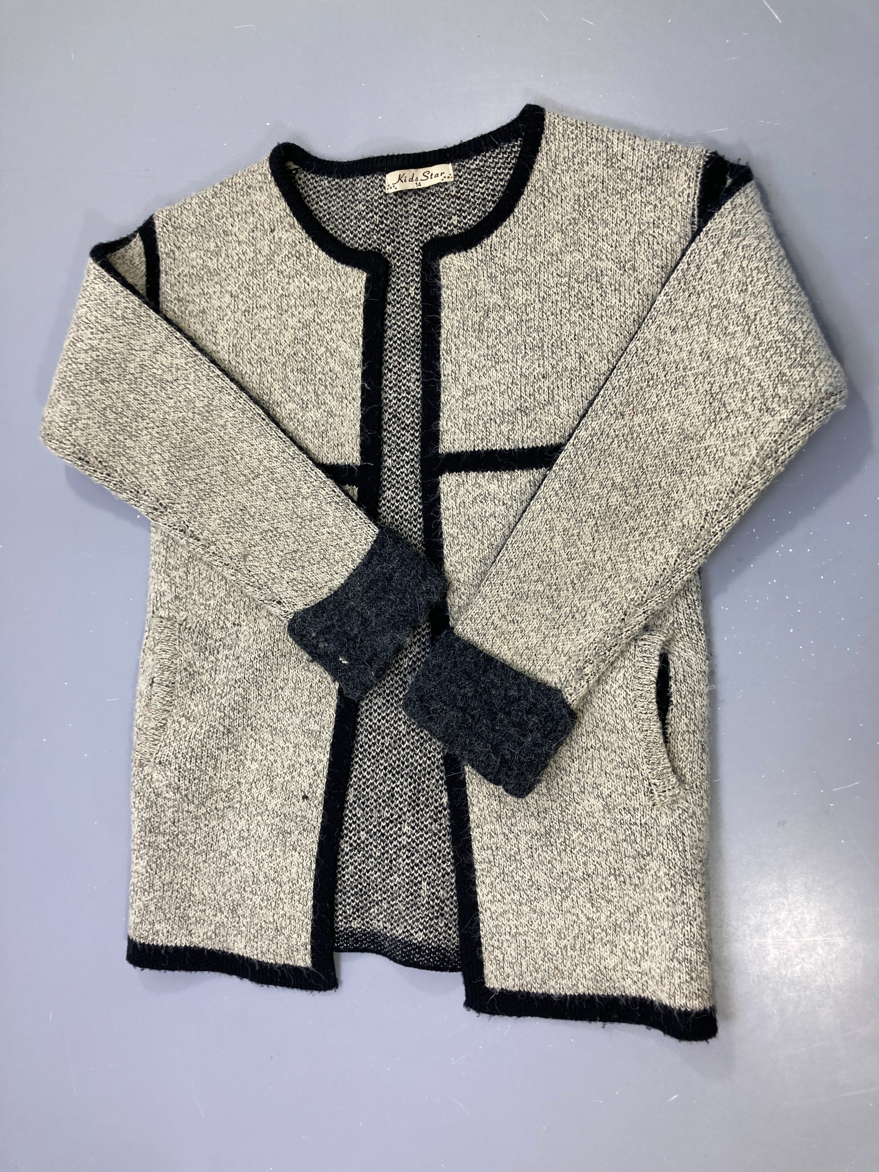Gilet gris chiné ouvert bordures noires, poignets anthracite, poches, Kids Star 20 %laine