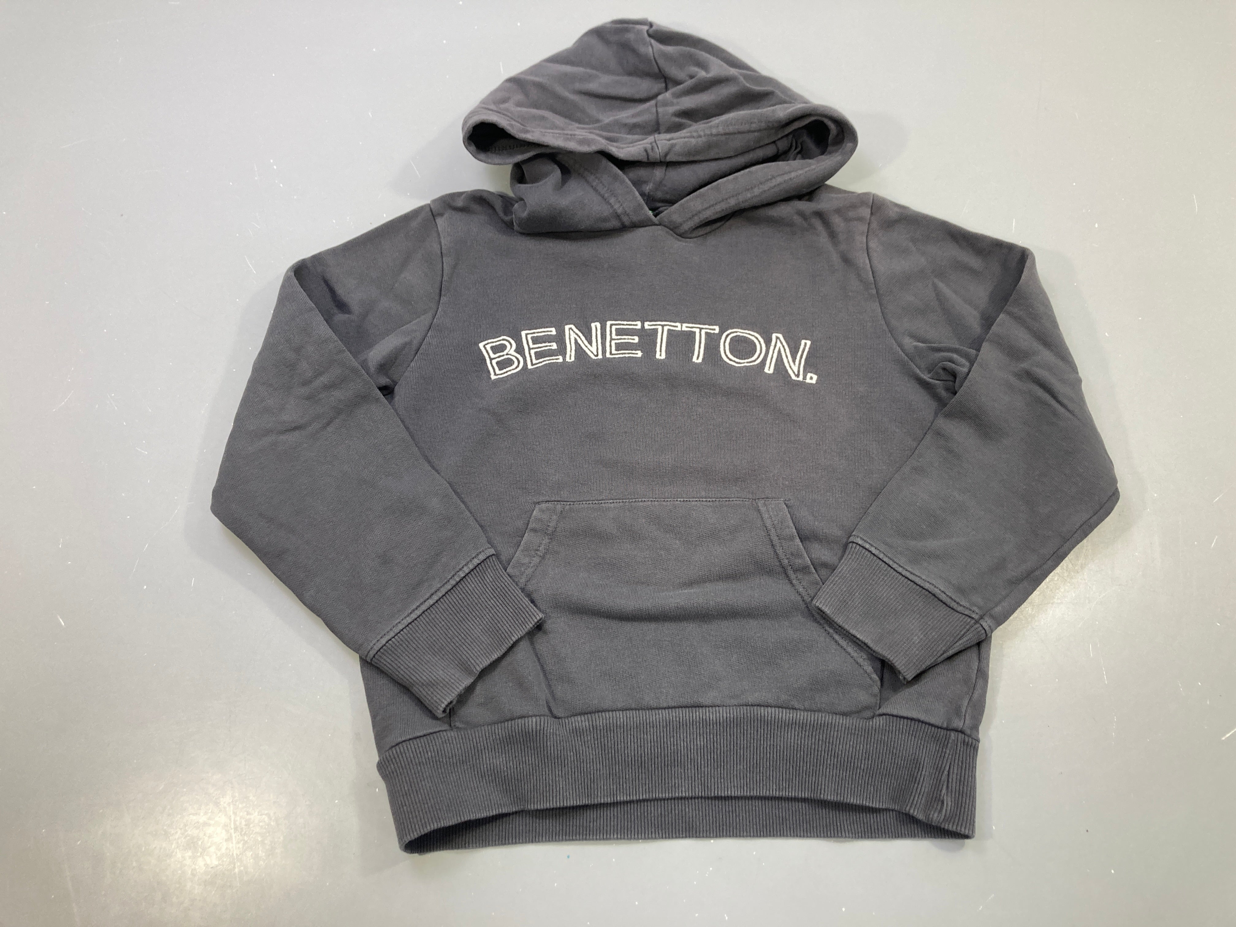 Sweat capuche gris anthracite imprimé Benetton, Légèrement décousu poche!!