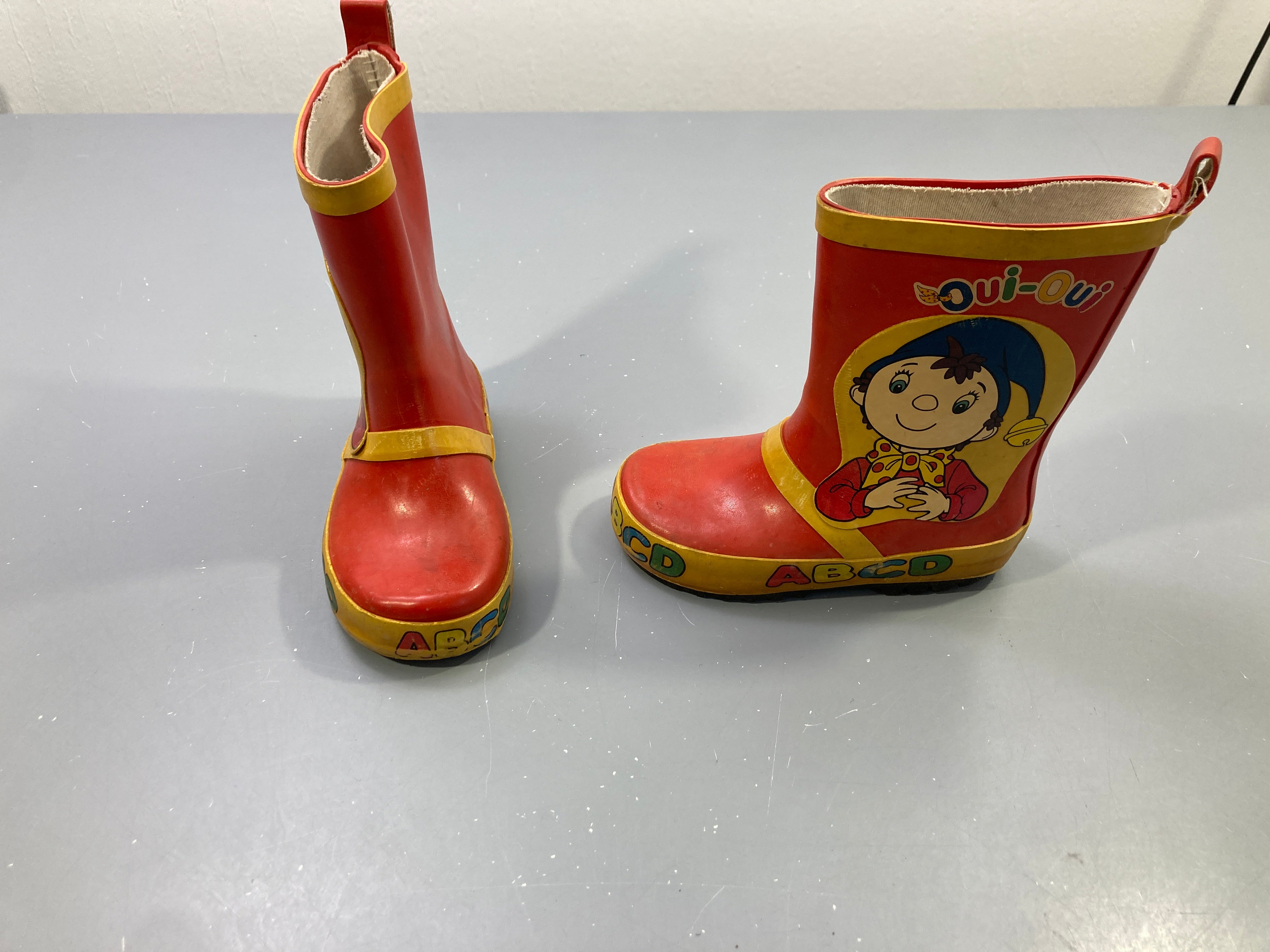 Bottes de pluie rouges et jaunes Oui-Oui, lettres ABCD, 24