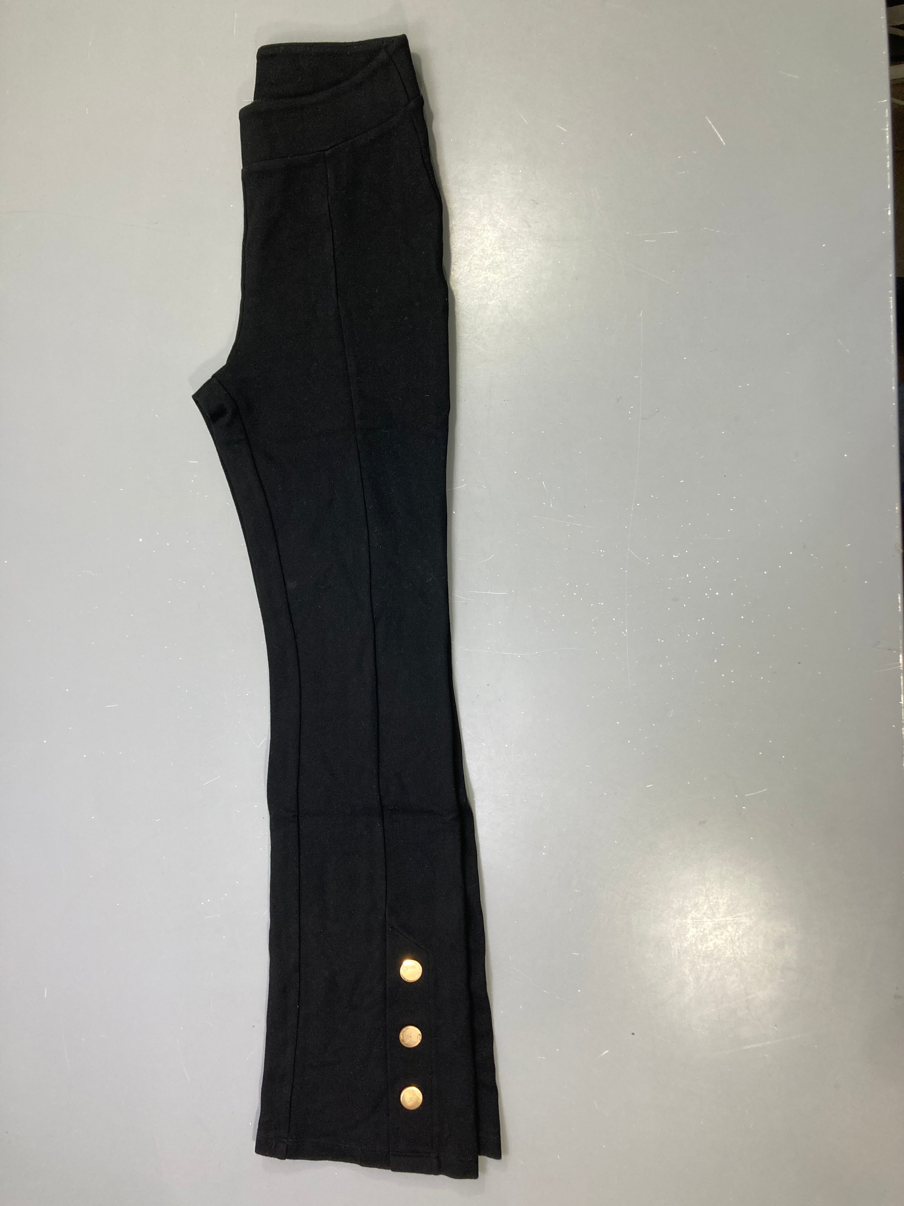 Pantalon jersey noir évasé, boutons dorés en bas de jambe