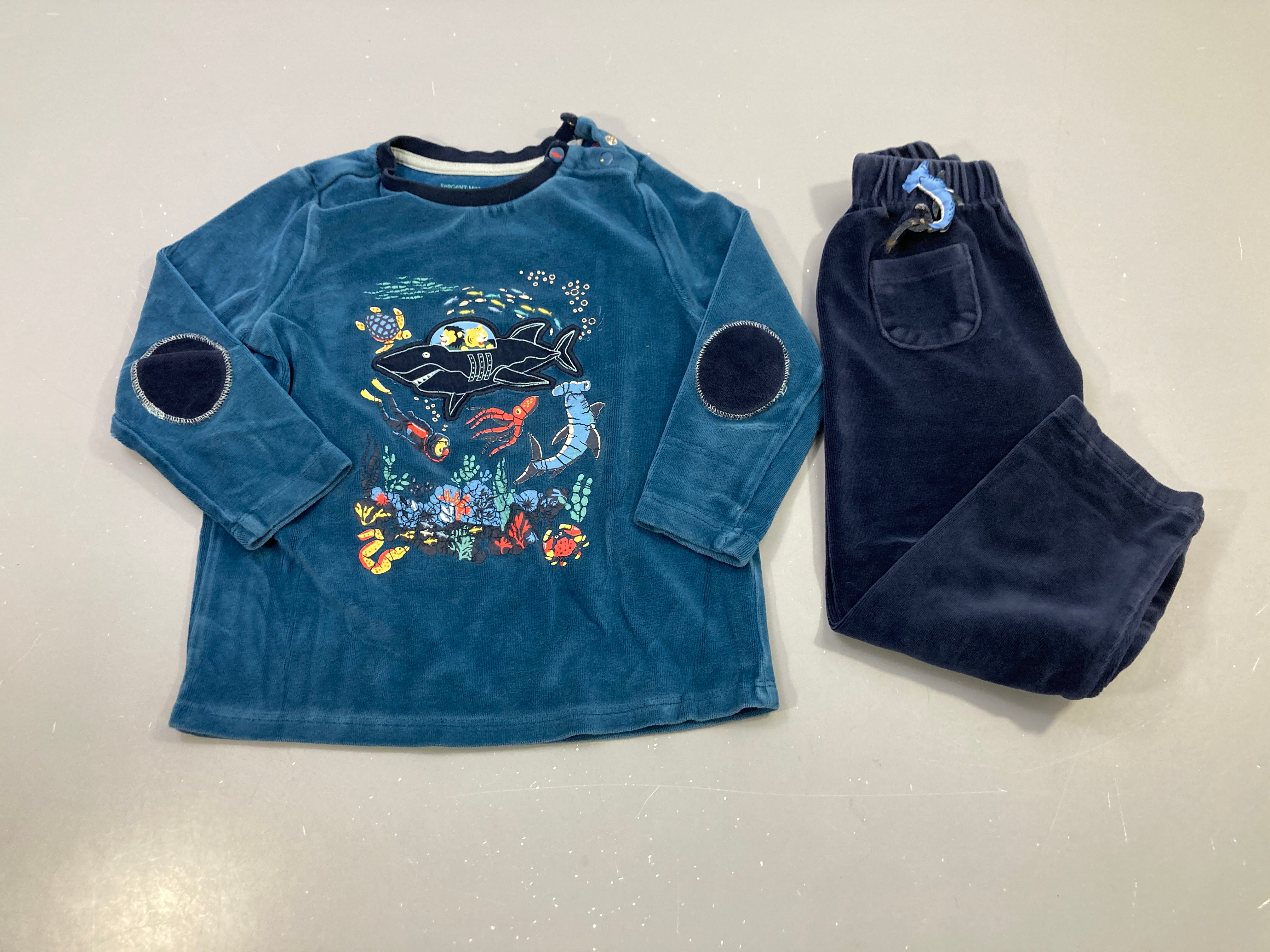 Pyjamas velours bleu pétrole et bleu marine, haut motif fonds marins, coudières