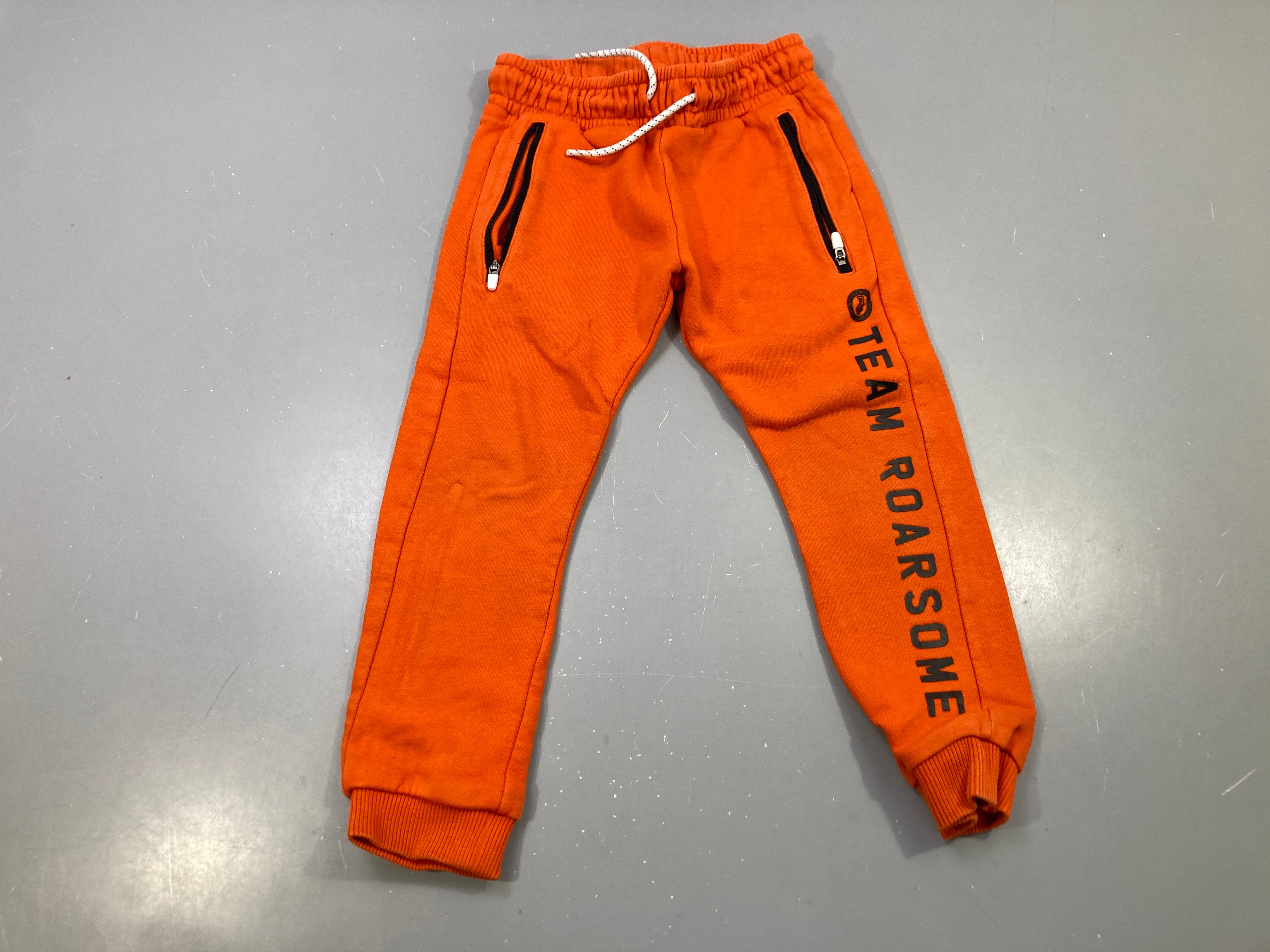 Pantalon molleton orange jogging, poches zippées, imprimé Team Roarsome Légères taches