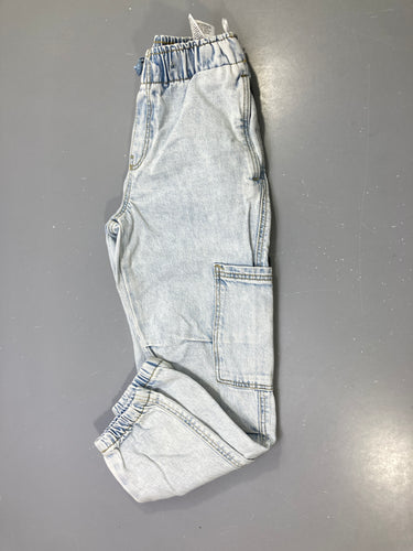 Pantalon jean bleu clair délavé jogger cargo, taille et chevilles élastiques, moins cher chez Petit Kiwi