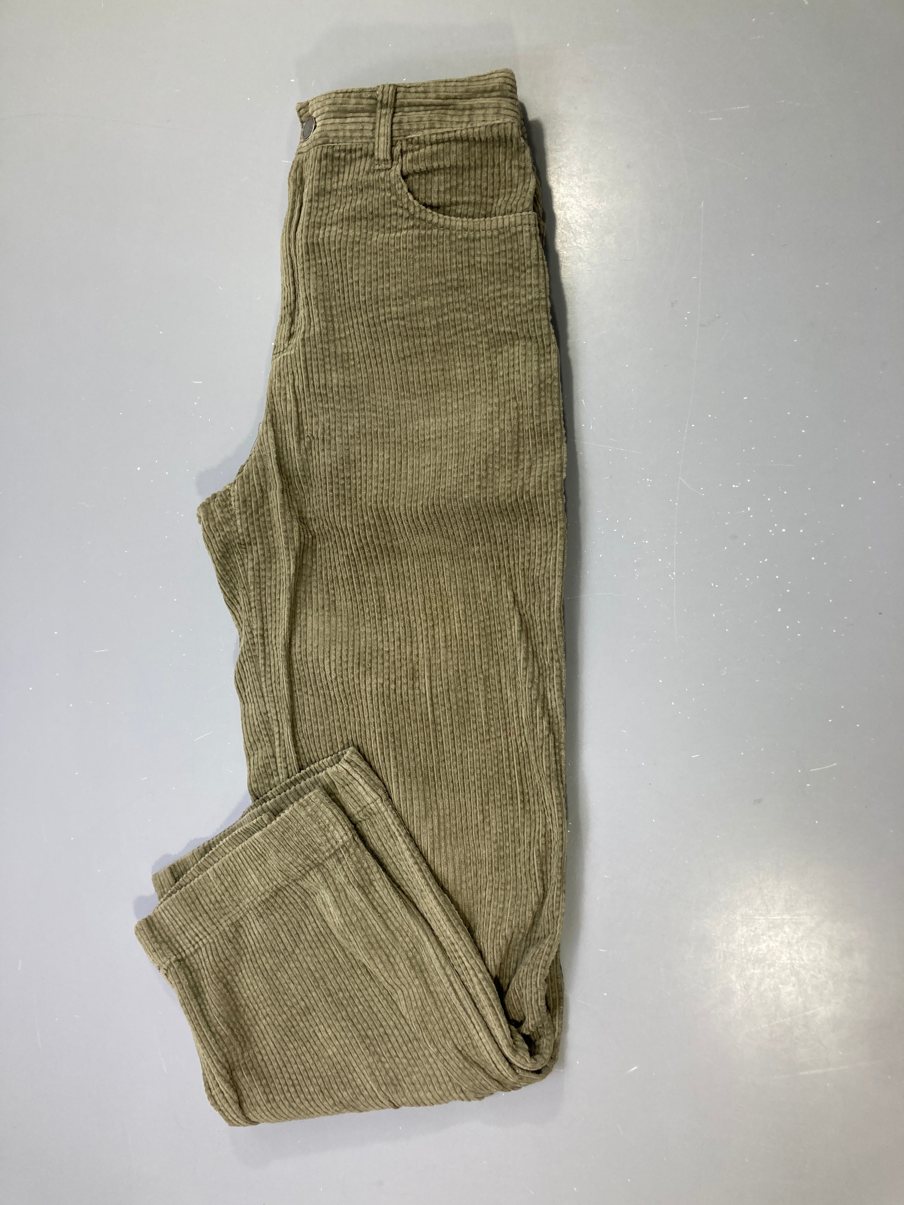 Pantalon velours côtelé kaki, grosses côtes