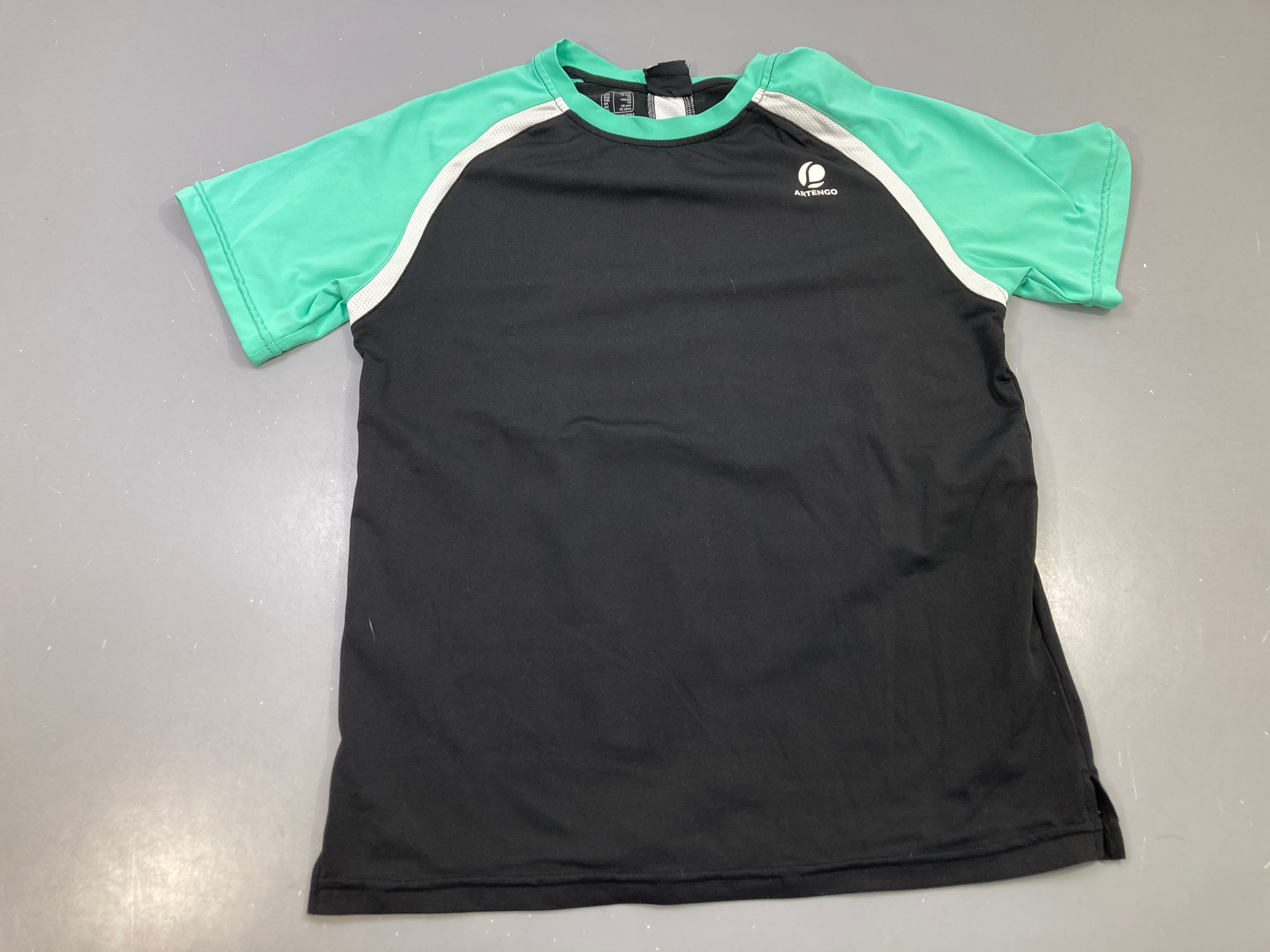 T-shirt m.c noir manches vertes, liseré gris, sport, Artengo
