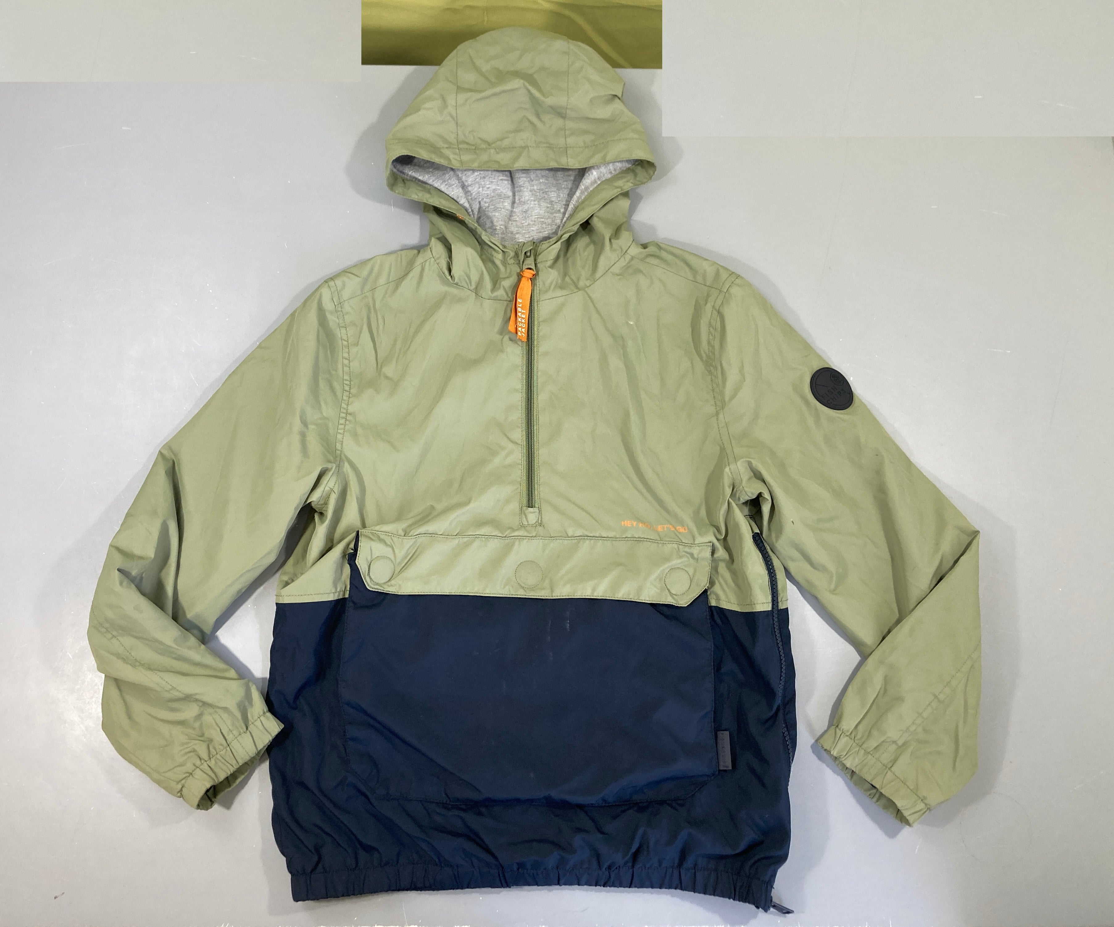 Veste coupe vent à enfiler-Quelques traces et petite tache