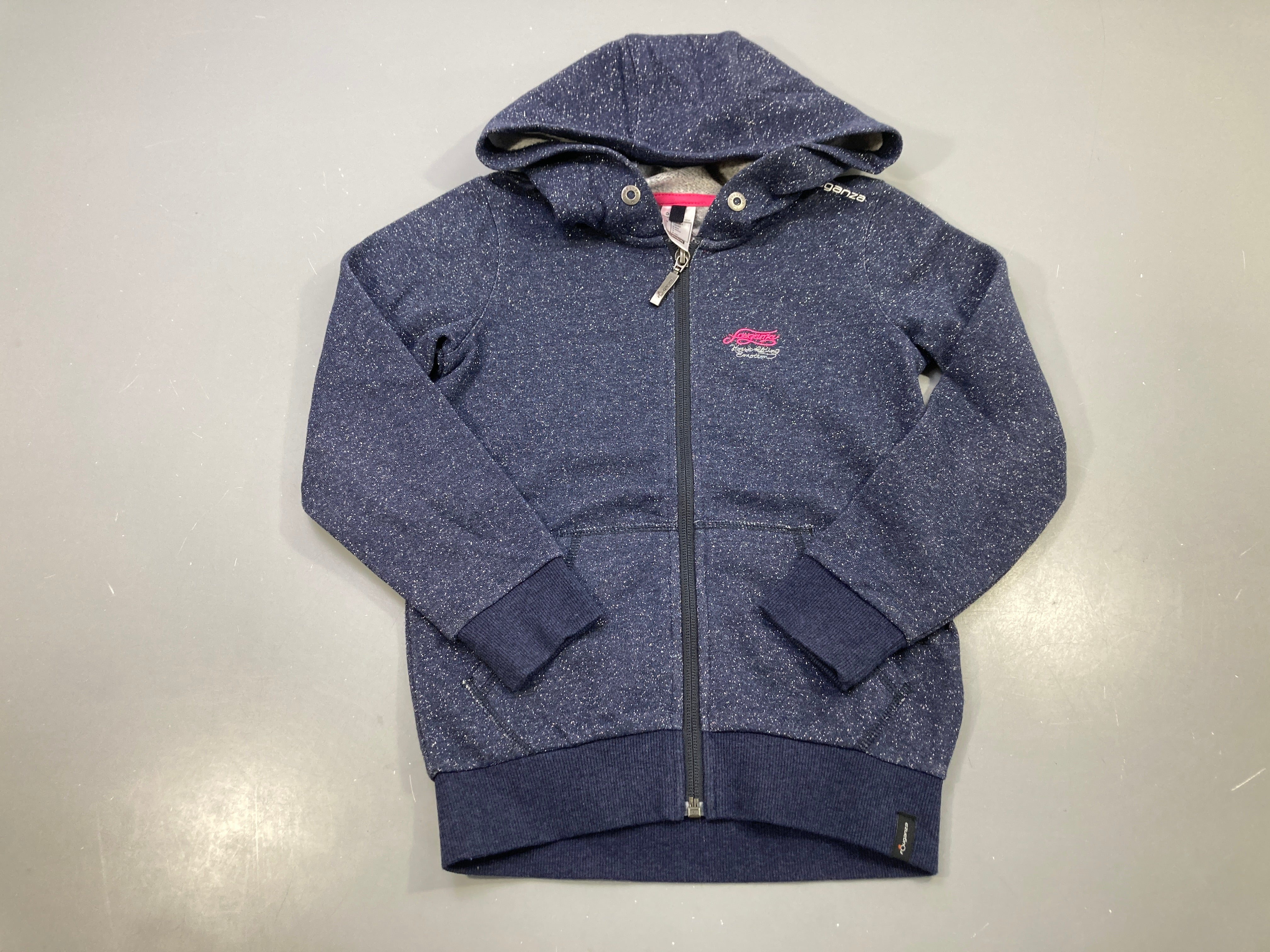 Sweat zippé capuche bleu marine chiné fils argentés, logo rose, Fouganza