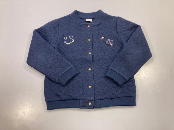 Gilet bleu marine matelassé cœurs, boutons pression, écussons sequins "Oh", moins cher chez Petit Kiwi