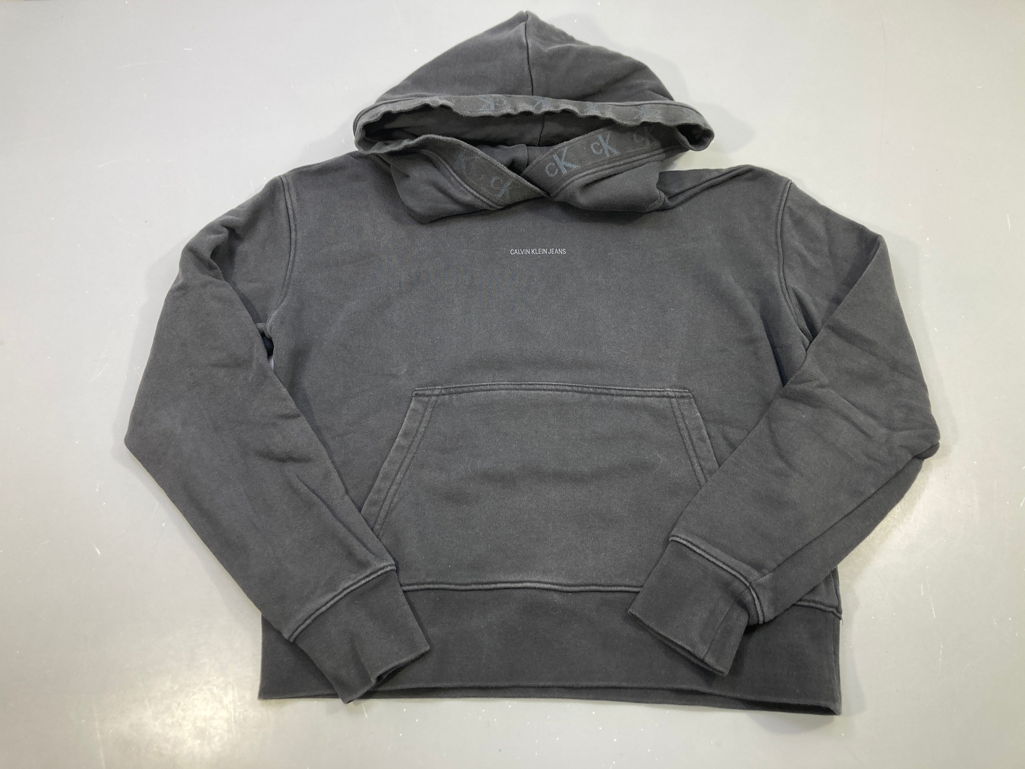 Sweat capuche noir délavé, logo, Calvin Klein Jeans Un peu délavé