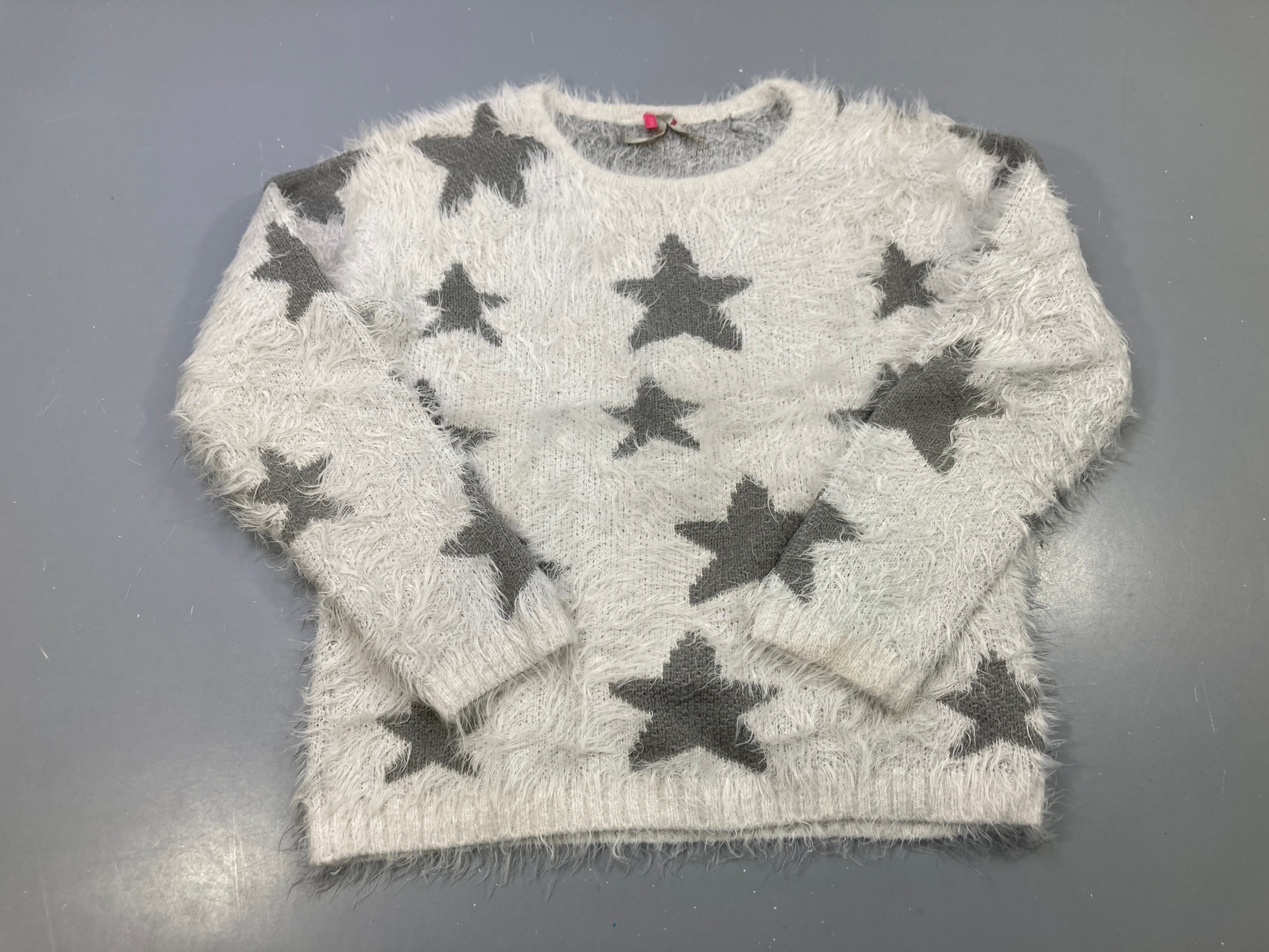 Pull duveteux écru étoiles grises
