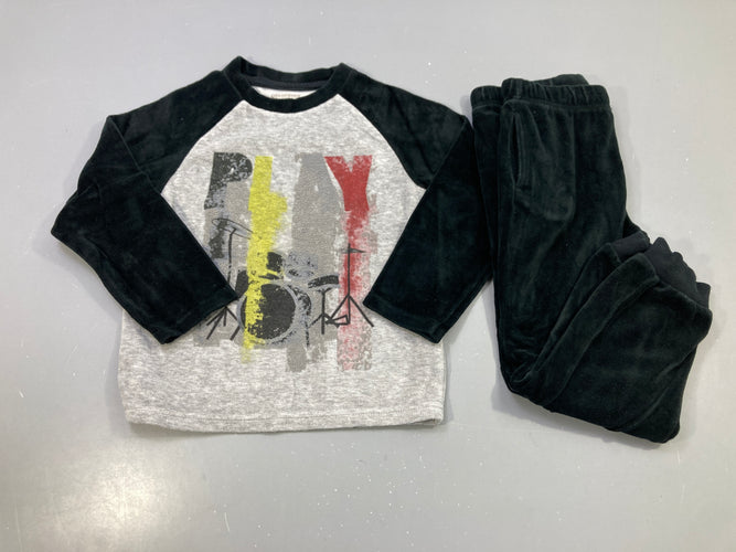 Pyjama 2pcs velours gris et noir, imprimé Play batterie, moins cher chez Petit Kiwi